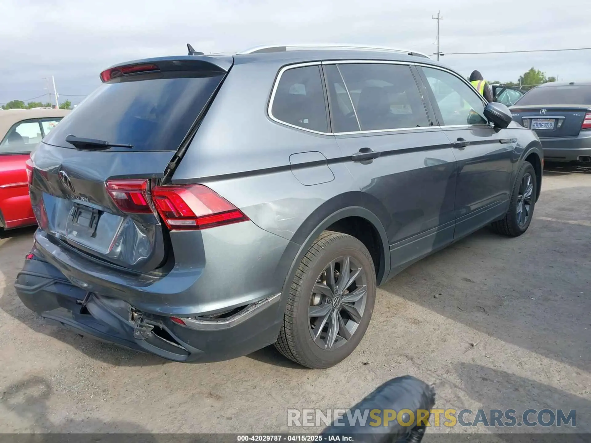 4 Photograph of a damaged car 3VV2B7AX8NM132534 VOLKSWAGEN TIGUAN 2022