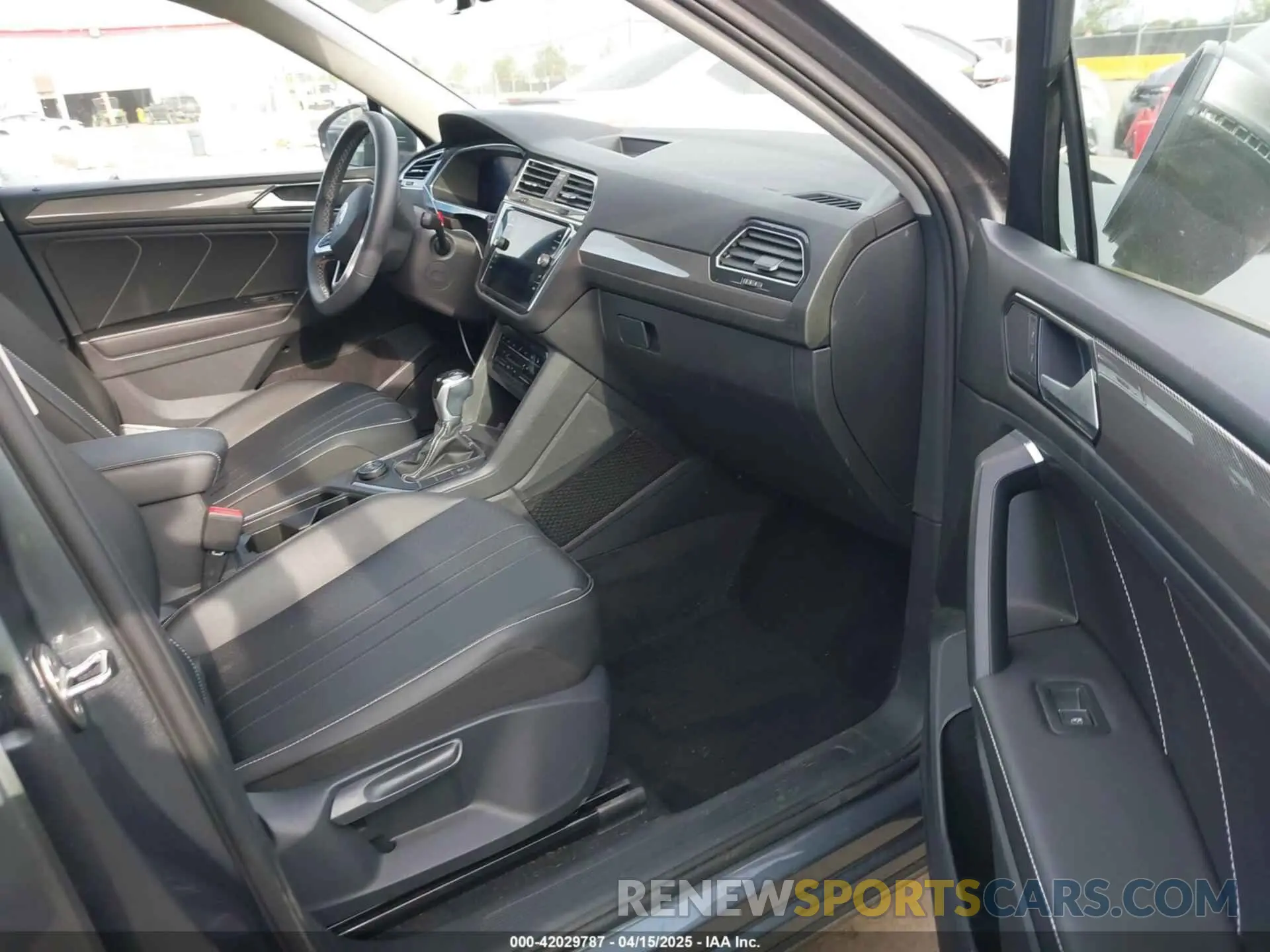 5 Photograph of a damaged car 3VV2B7AX8NM132534 VOLKSWAGEN TIGUAN 2022