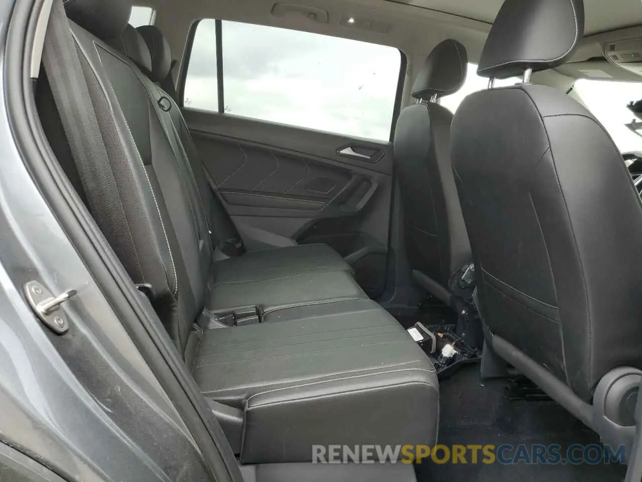 11 Photograph of a damaged car 3VV2B7AX8NM137488 VOLKSWAGEN TIGUAN 2022