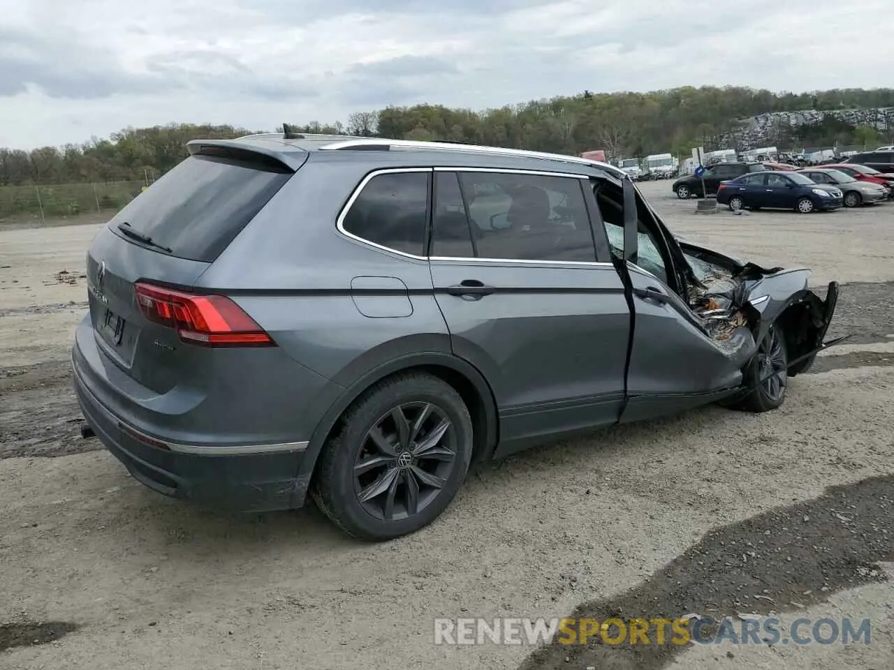 3 Photograph of a damaged car 3VV2B7AX8NM137488 VOLKSWAGEN TIGUAN 2022