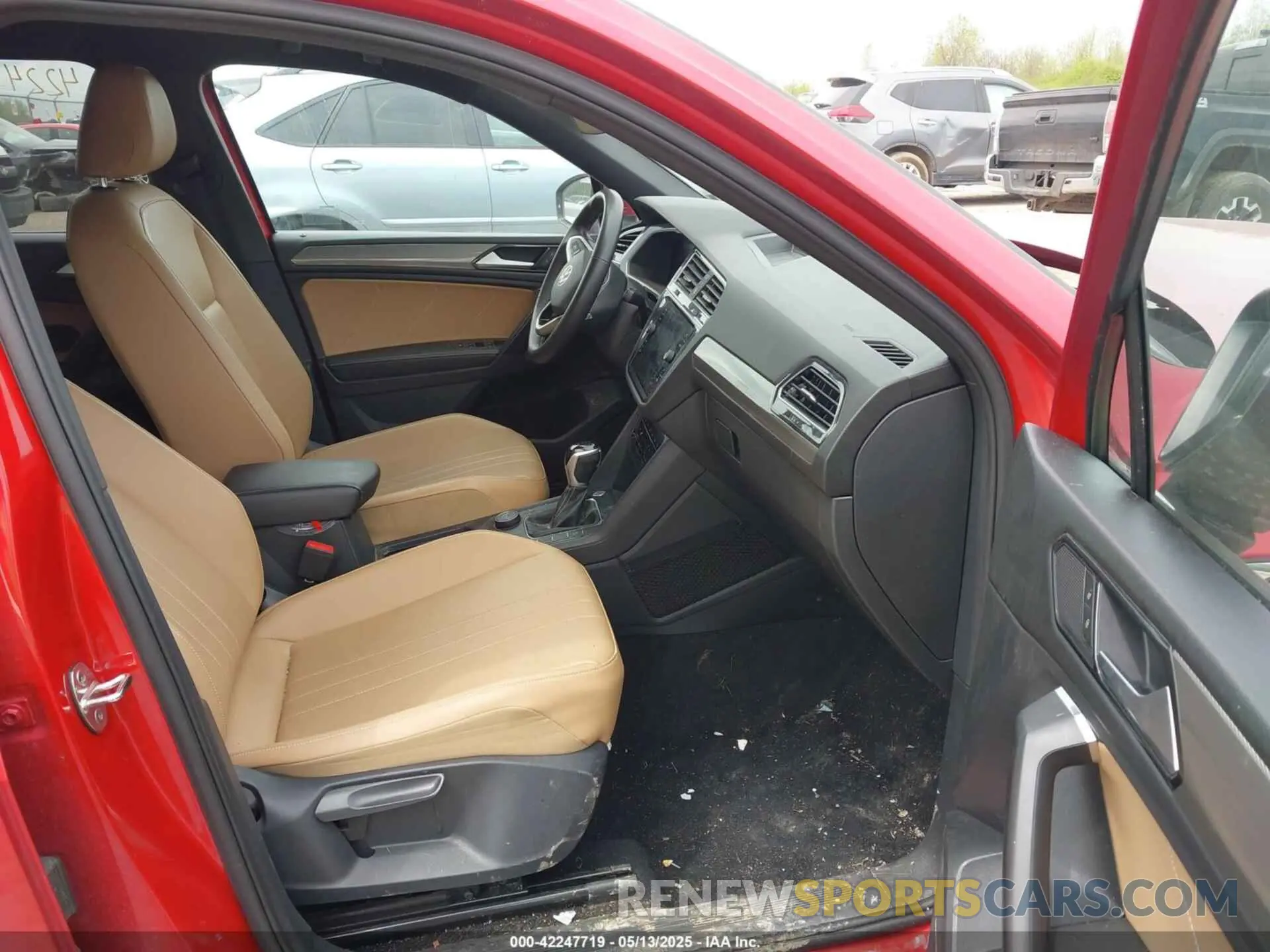 5 Photograph of a damaged car 3VV2B7AX9NM129948 VOLKSWAGEN TIGUAN 2022