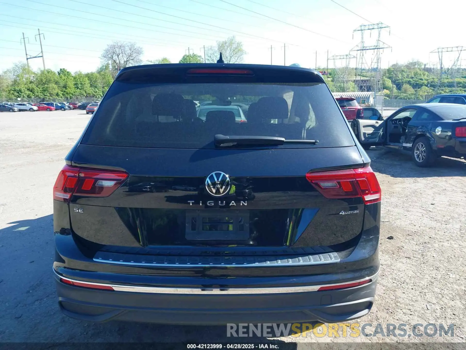 17 Photograph of a damaged car 3VV2B7AX9NM138939 VOLKSWAGEN TIGUAN 2022