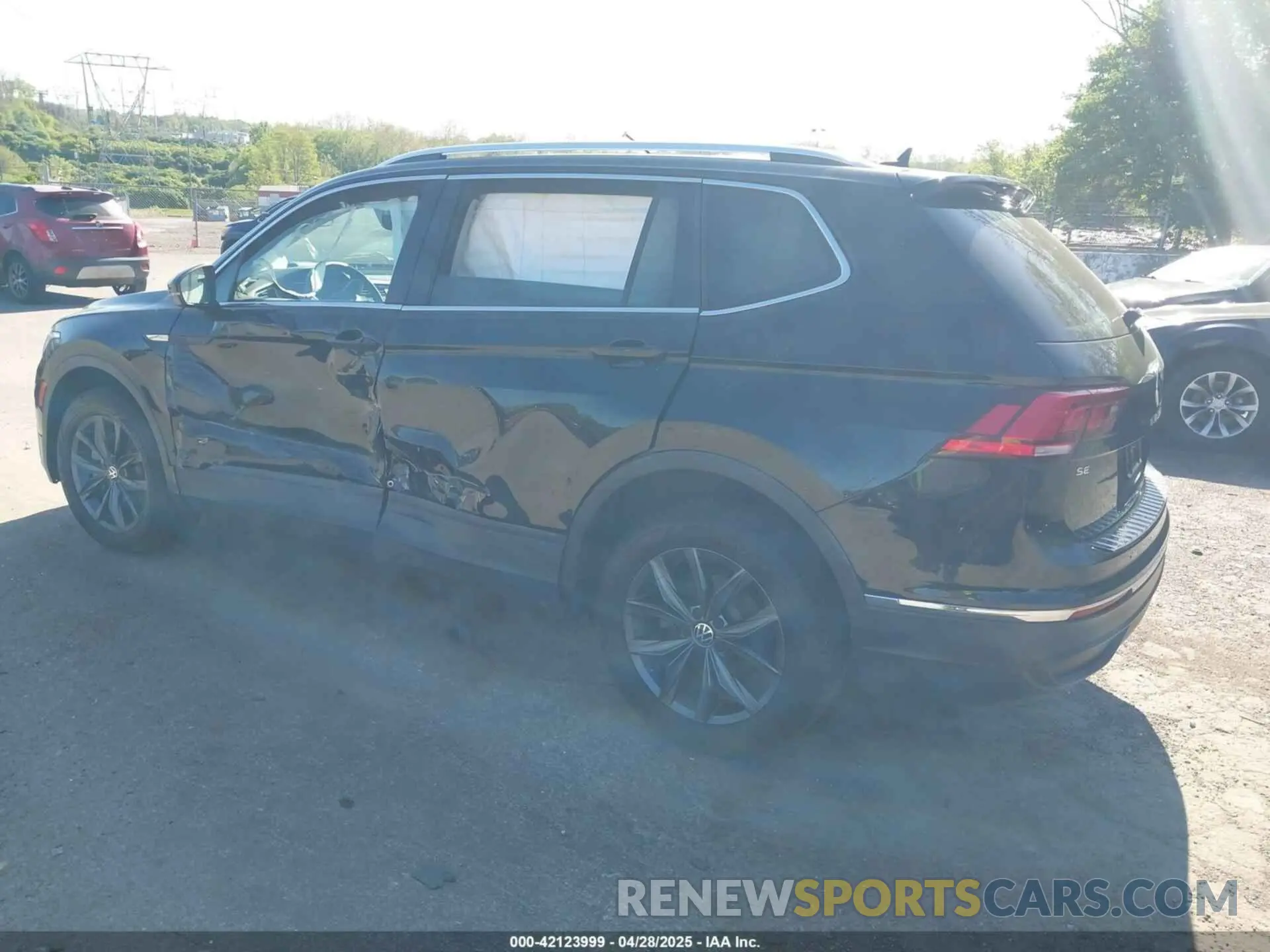 3 Photograph of a damaged car 3VV2B7AX9NM138939 VOLKSWAGEN TIGUAN 2022