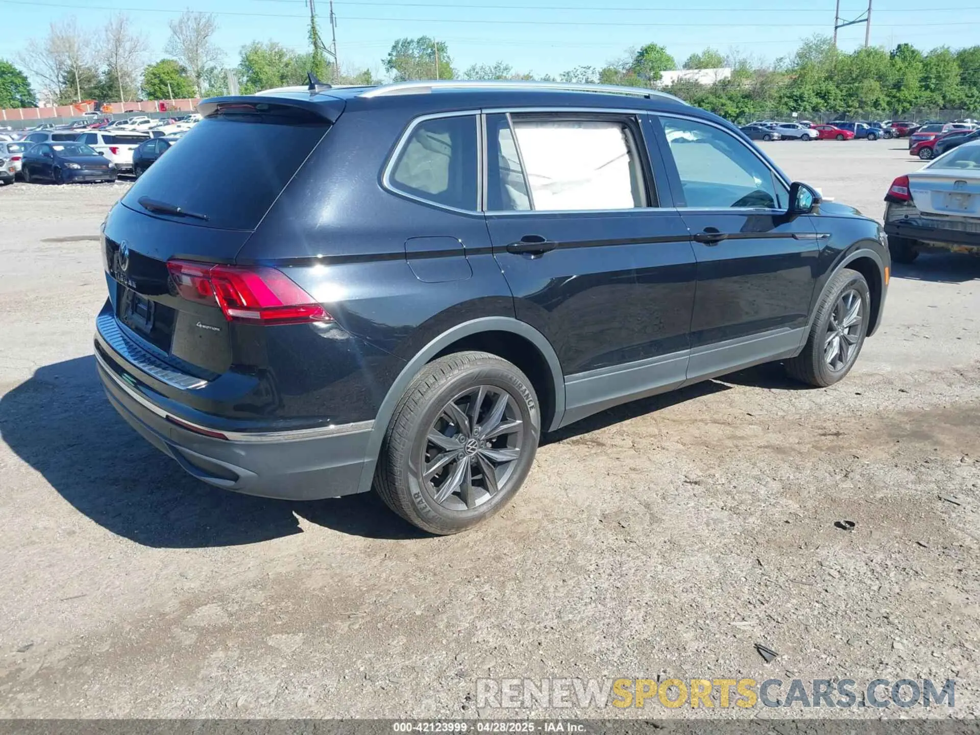 4 Photograph of a damaged car 3VV2B7AX9NM138939 VOLKSWAGEN TIGUAN 2022
