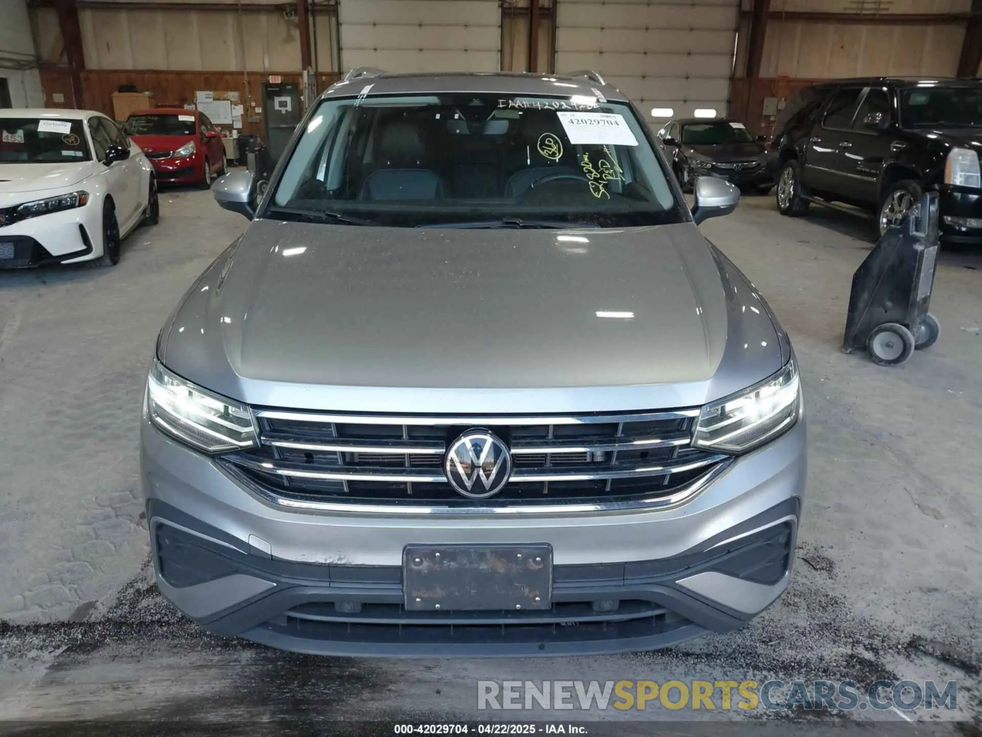 12 Photograph of a damaged car 3VV2B7AX9NM148970 VOLKSWAGEN TIGUAN 2022