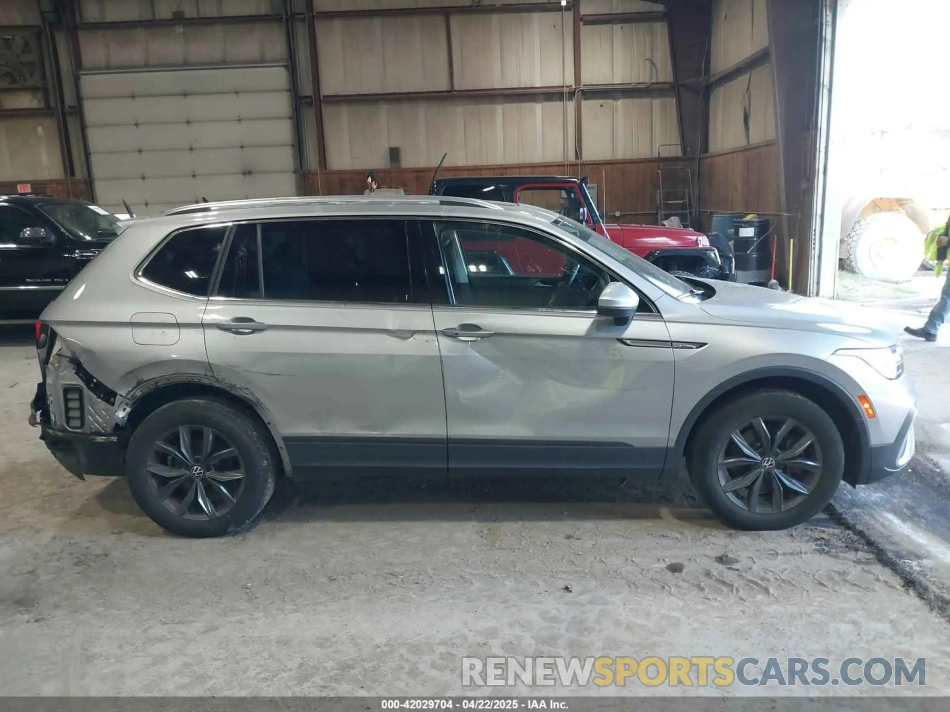 13 Photograph of a damaged car 3VV2B7AX9NM148970 VOLKSWAGEN TIGUAN 2022