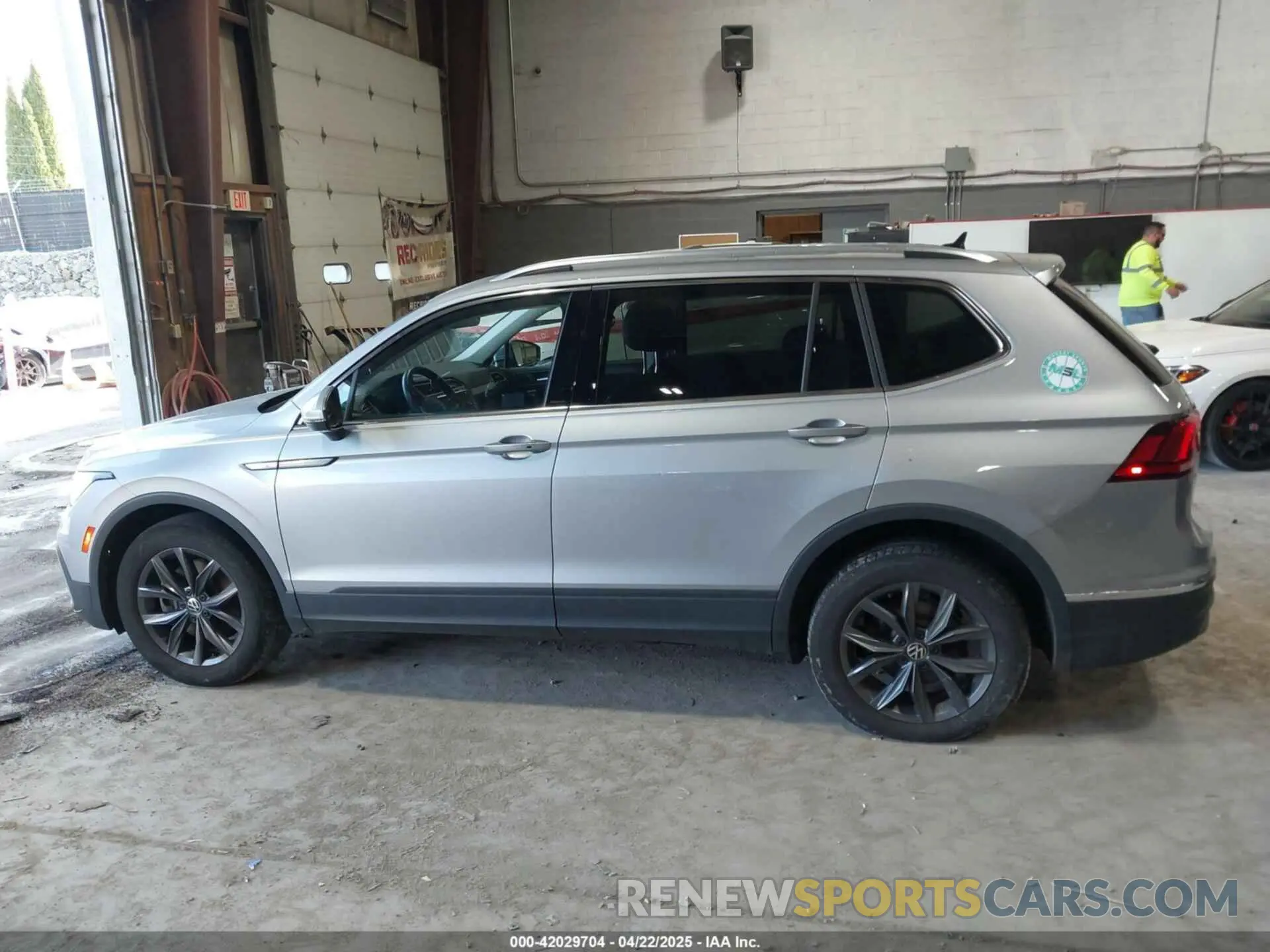 14 Photograph of a damaged car 3VV2B7AX9NM148970 VOLKSWAGEN TIGUAN 2022