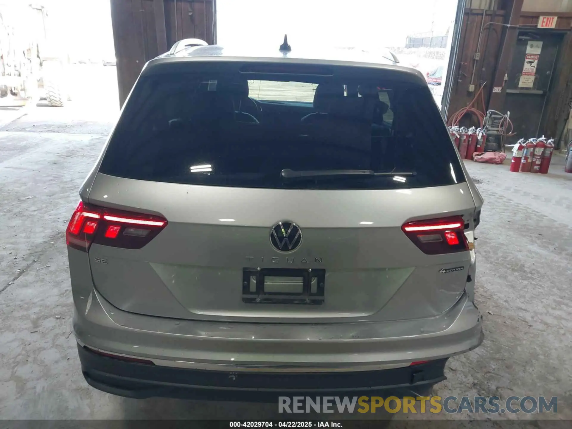 16 Photograph of a damaged car 3VV2B7AX9NM148970 VOLKSWAGEN TIGUAN 2022