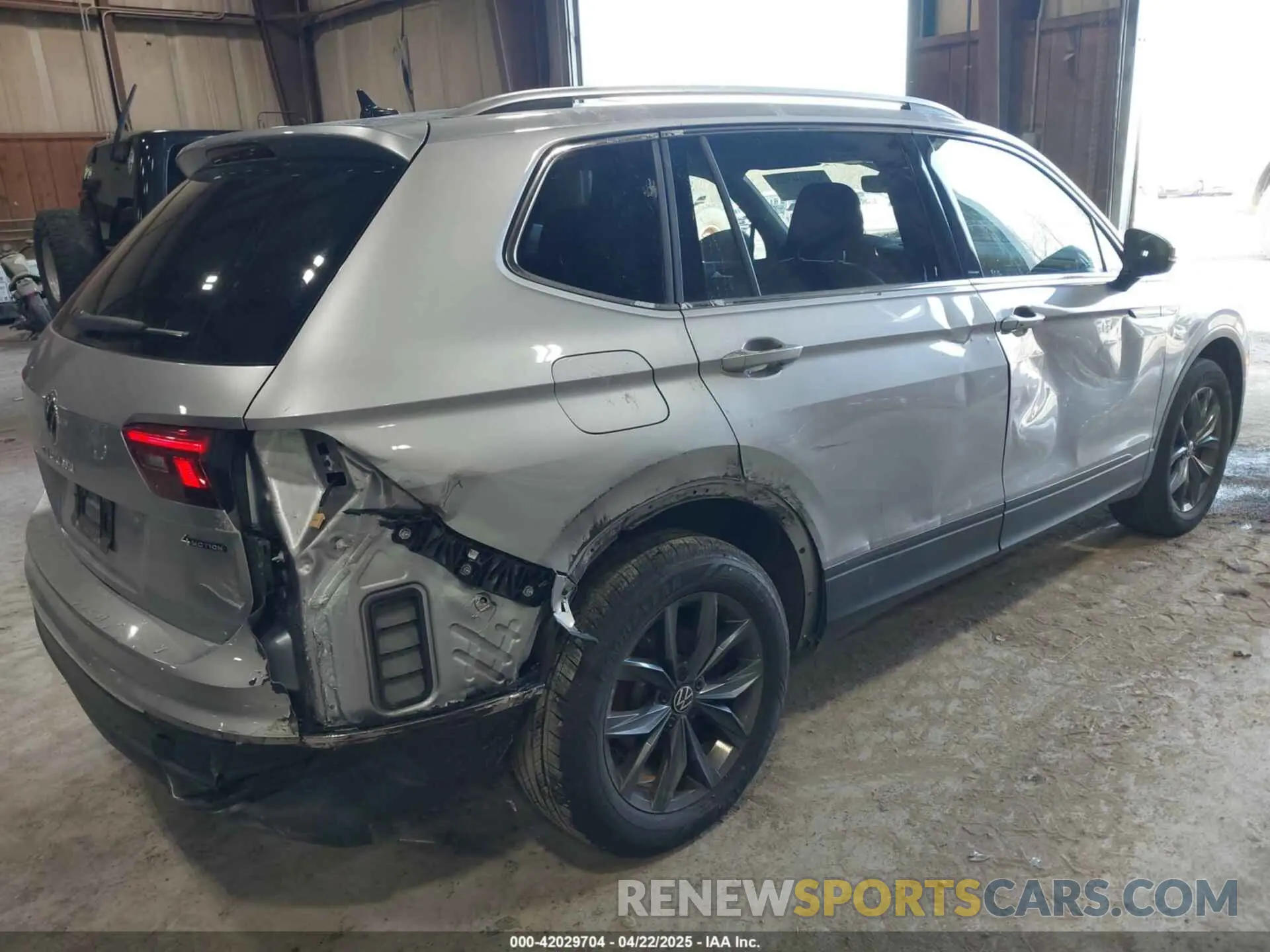17 Photograph of a damaged car 3VV2B7AX9NM148970 VOLKSWAGEN TIGUAN 2022