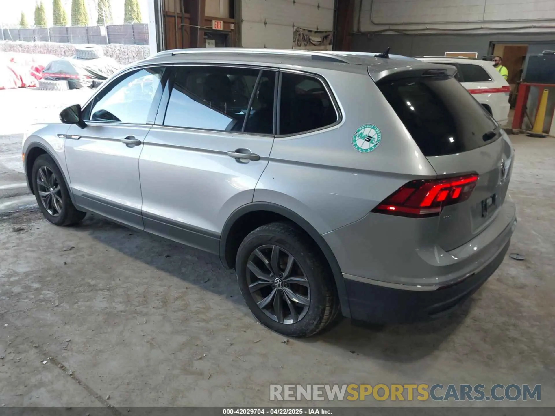 3 Photograph of a damaged car 3VV2B7AX9NM148970 VOLKSWAGEN TIGUAN 2022