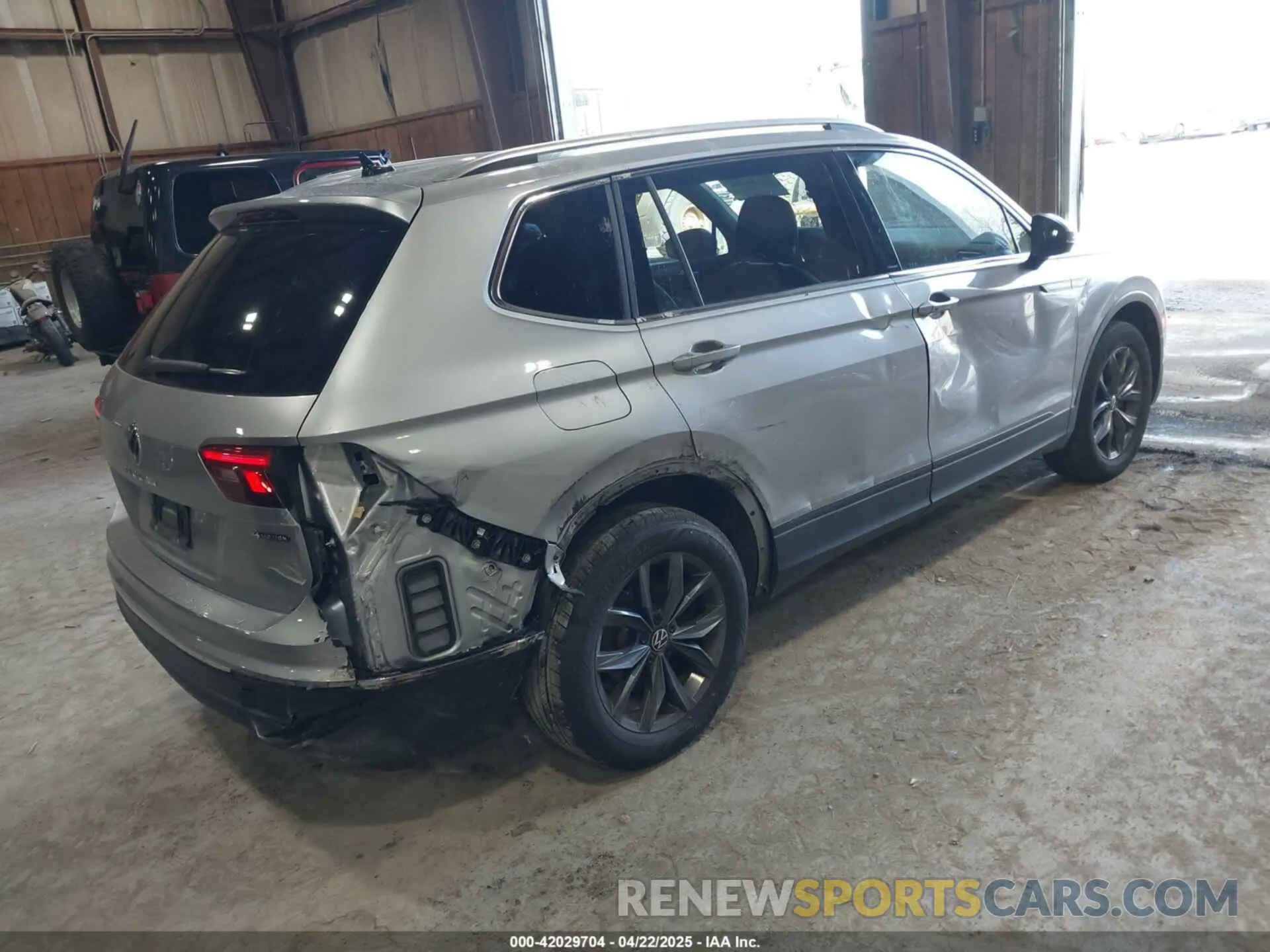4 Photograph of a damaged car 3VV2B7AX9NM148970 VOLKSWAGEN TIGUAN 2022