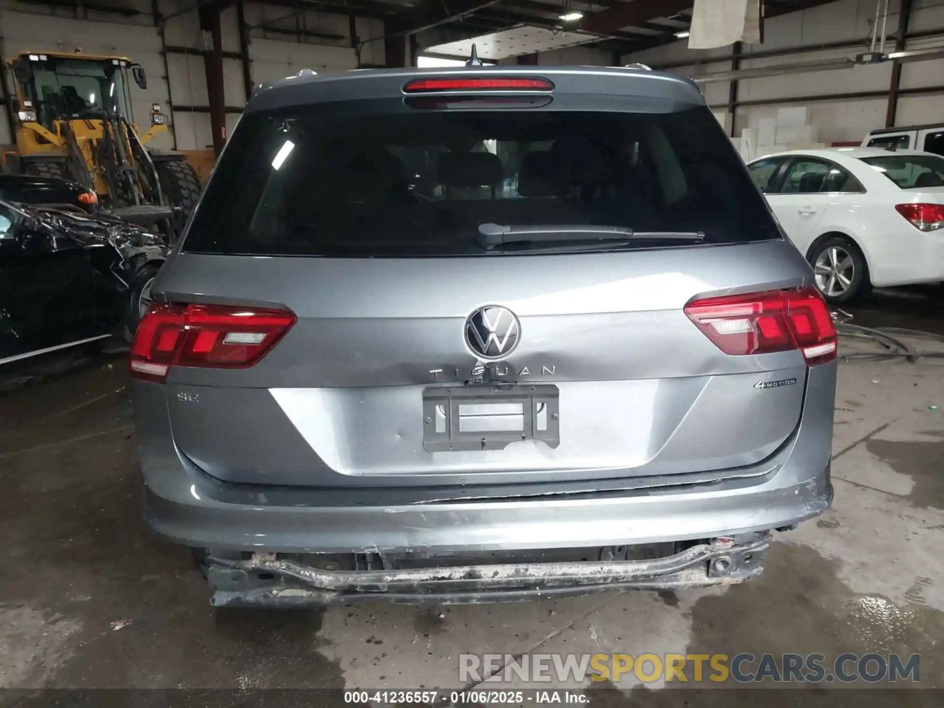 17 Photograph of a damaged car 3VV2B7AXXNM019667 VOLKSWAGEN TIGUAN 2022