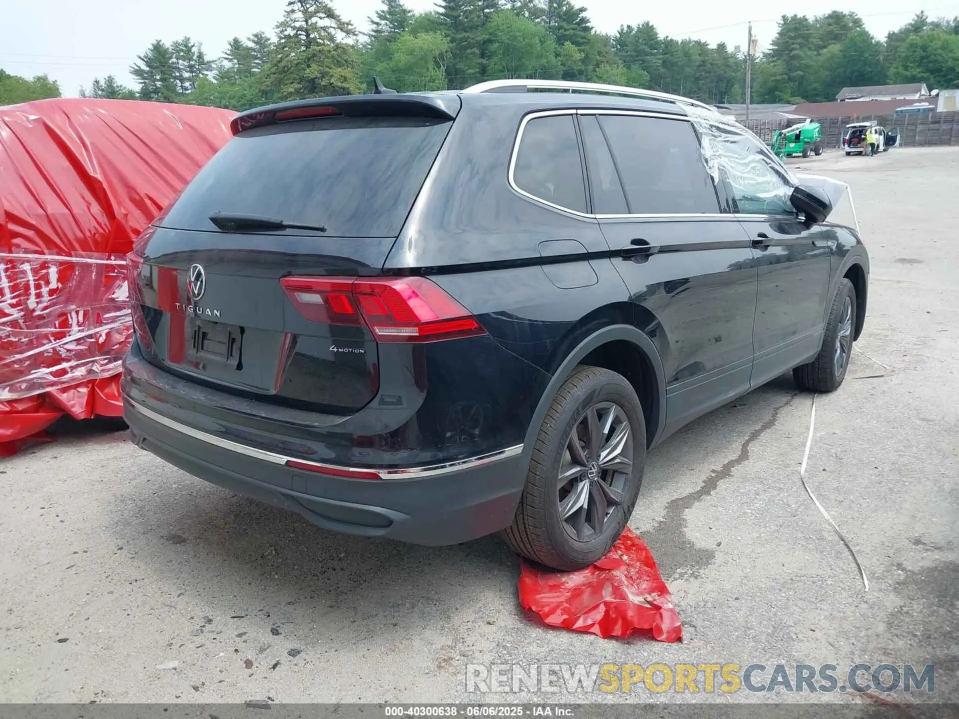 4 Photograph of a damaged car 3VV2B7AXXNM060140 VOLKSWAGEN TIGUAN 2022