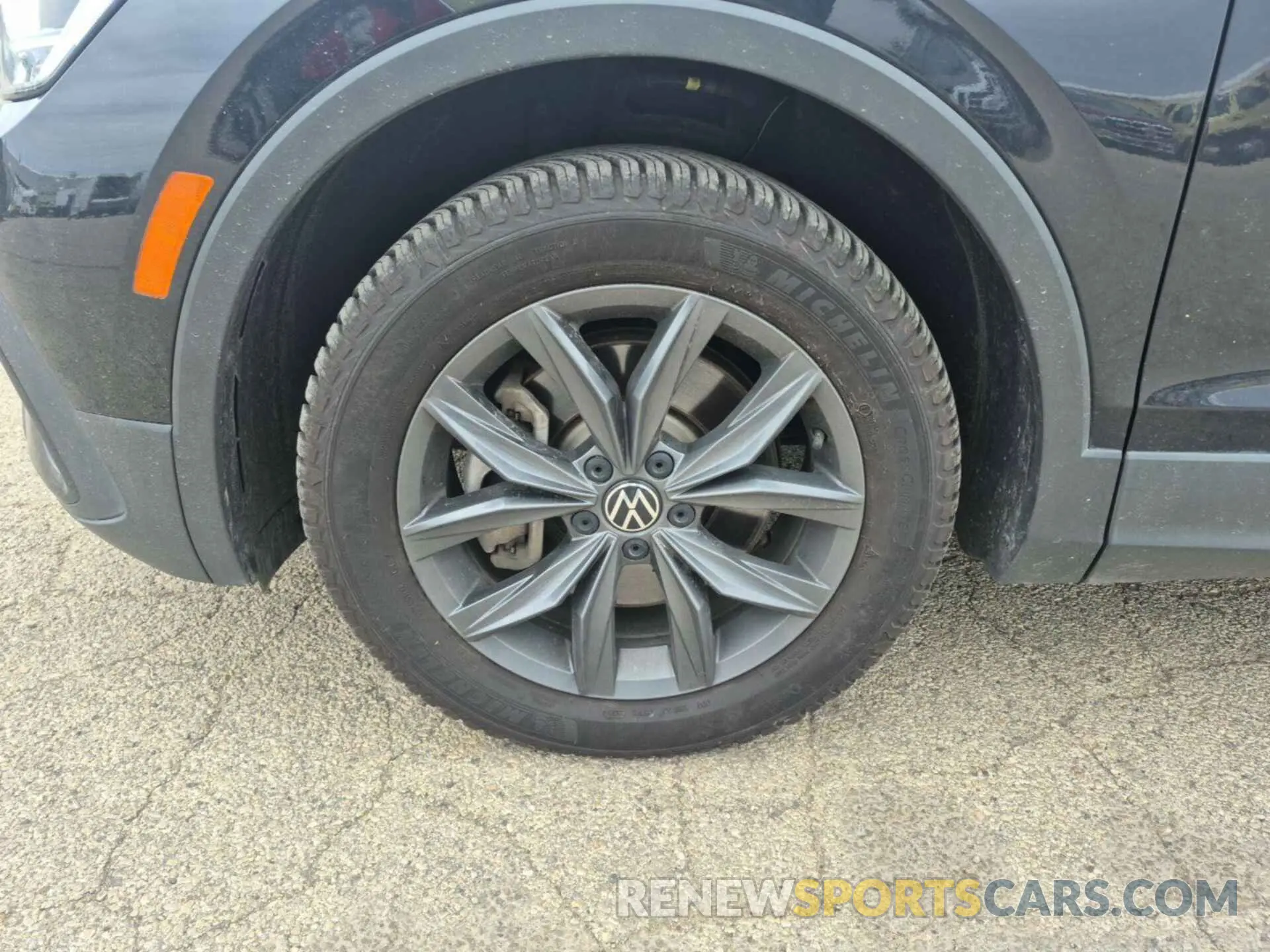 17 Photograph of a damaged car 3VV2B7AXXNM104363 VOLKSWAGEN TIGUAN 2022