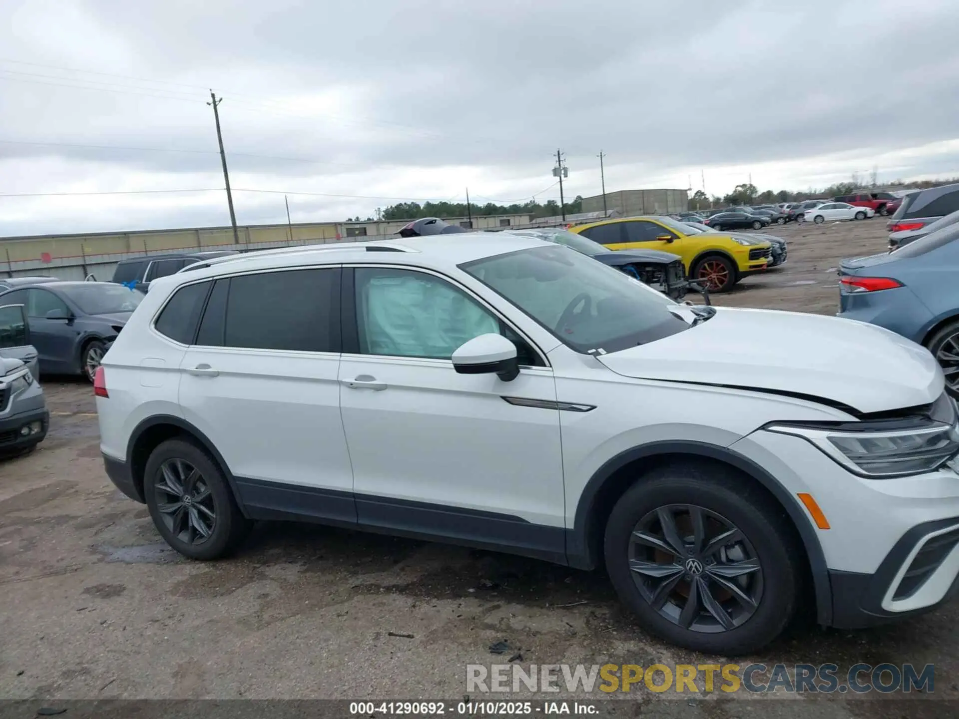 13 Photograph of a damaged car 3VV3B7AX0NM161398 VOLKSWAGEN TIGUAN 2022