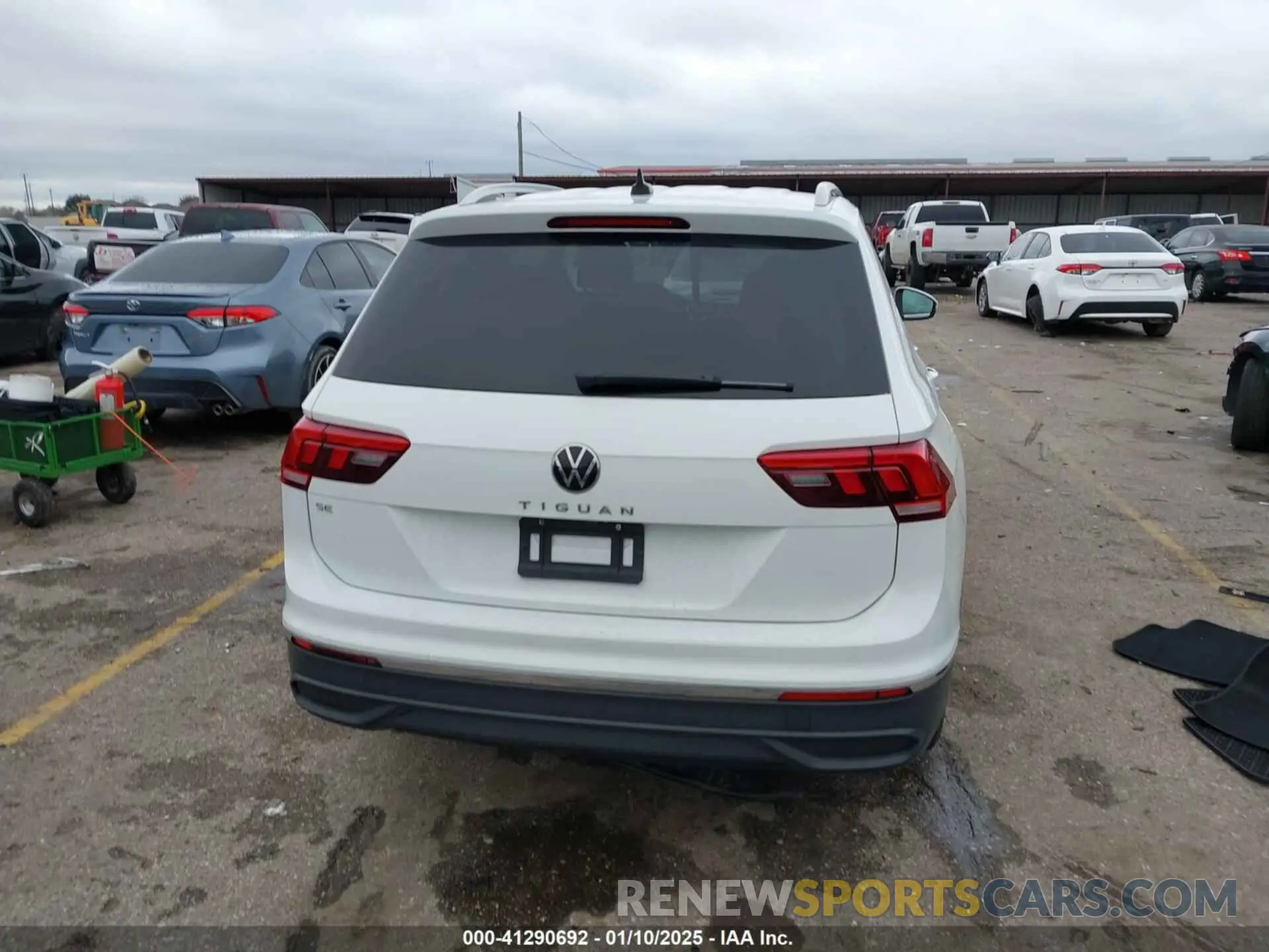 16 Photograph of a damaged car 3VV3B7AX0NM161398 VOLKSWAGEN TIGUAN 2022