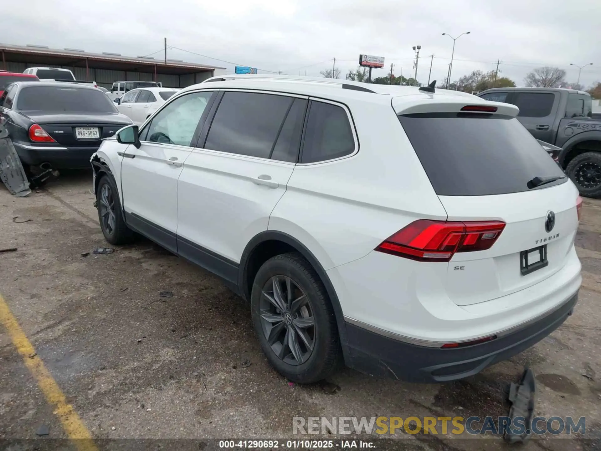 3 Photograph of a damaged car 3VV3B7AX0NM161398 VOLKSWAGEN TIGUAN 2022