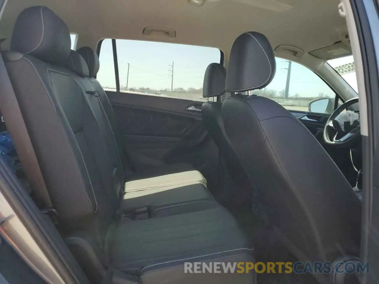 10 Photograph of a damaged car 3VV3B7AX0NM167671 VOLKSWAGEN TIGUAN 2022