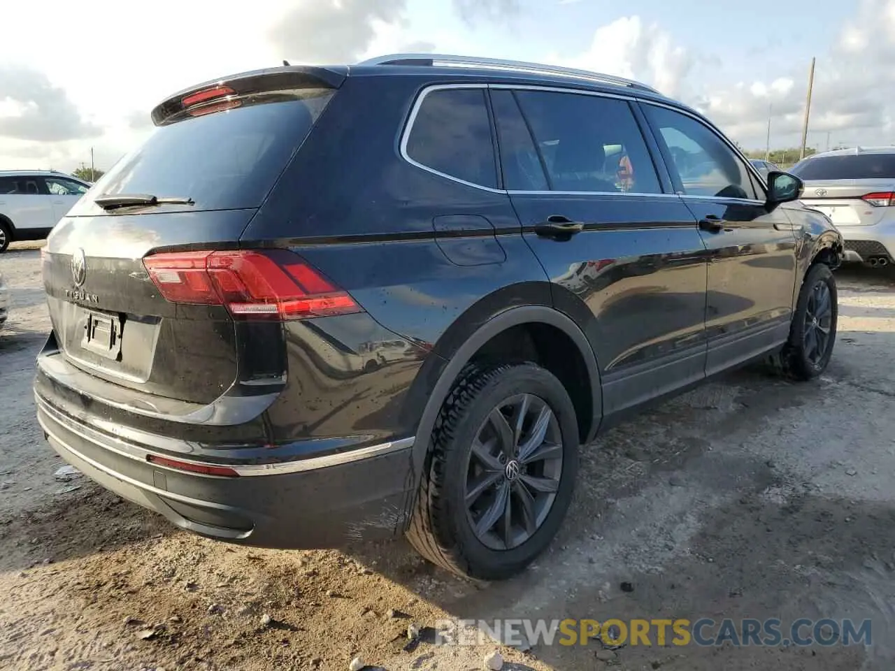 3 Photograph of a damaged car 3VV3B7AX2NM026049 VOLKSWAGEN TIGUAN 2022