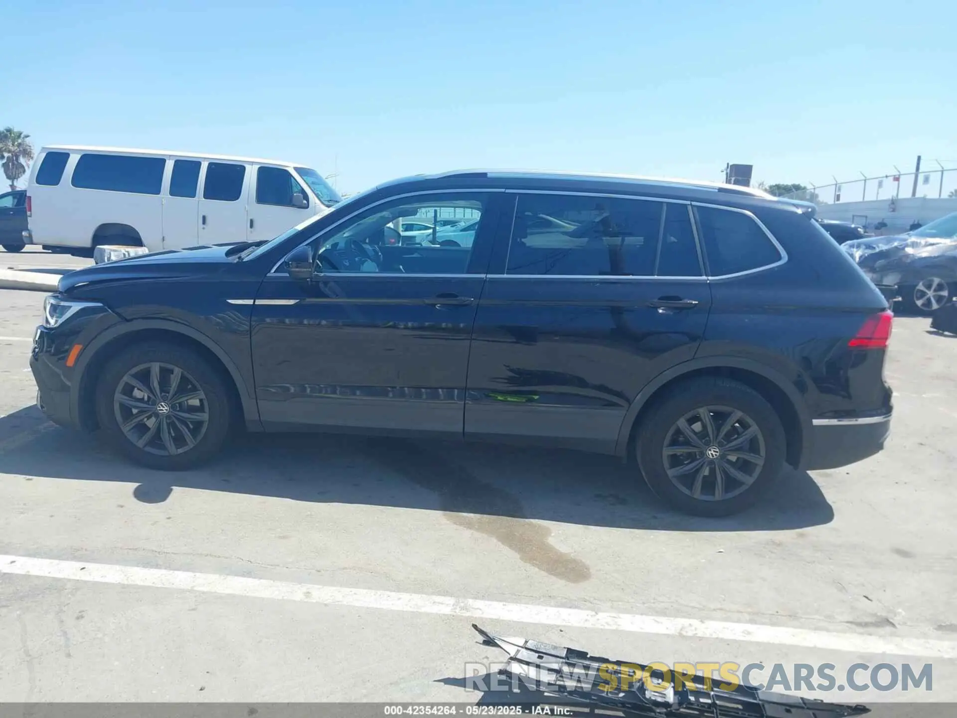 14 Photograph of a damaged car 3VV3B7AX3NM016534 VOLKSWAGEN TIGUAN 2022