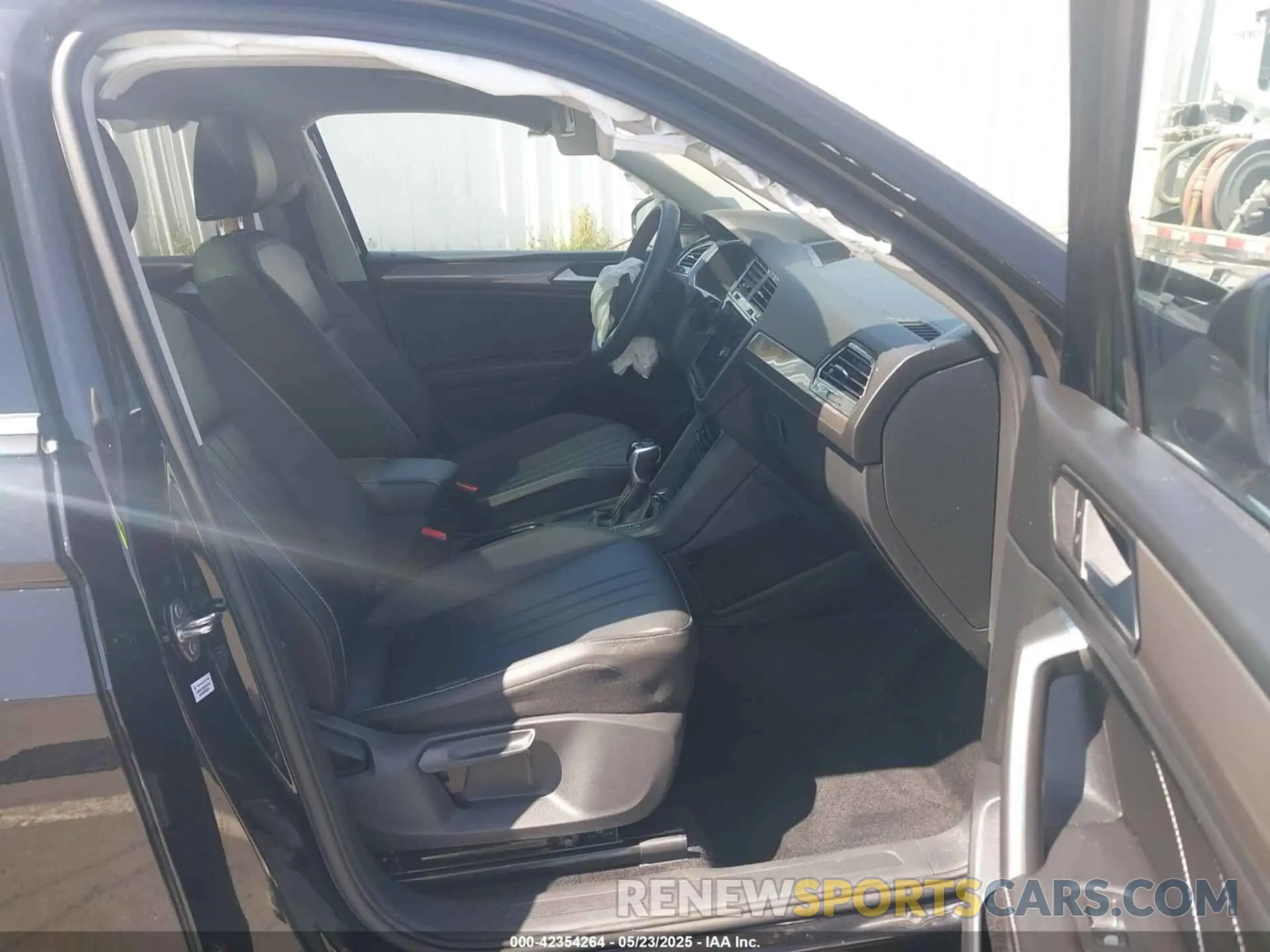 5 Photograph of a damaged car 3VV3B7AX3NM016534 VOLKSWAGEN TIGUAN 2022