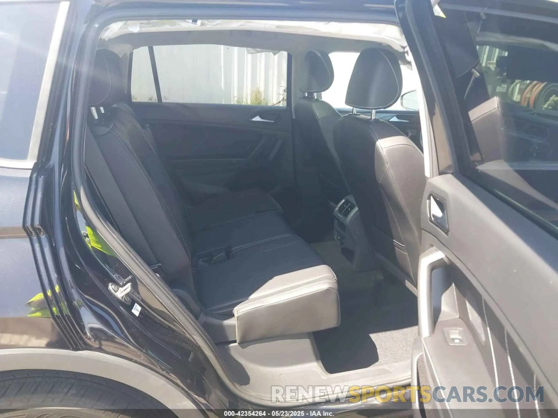8 Photograph of a damaged car 3VV3B7AX3NM016534 VOLKSWAGEN TIGUAN 2022