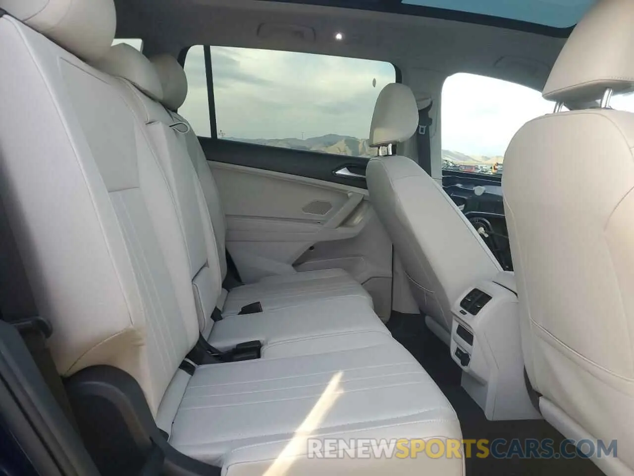 11 Photograph of a damaged car 3VV3B7AX3NM147401 VOLKSWAGEN TIGUAN 2022