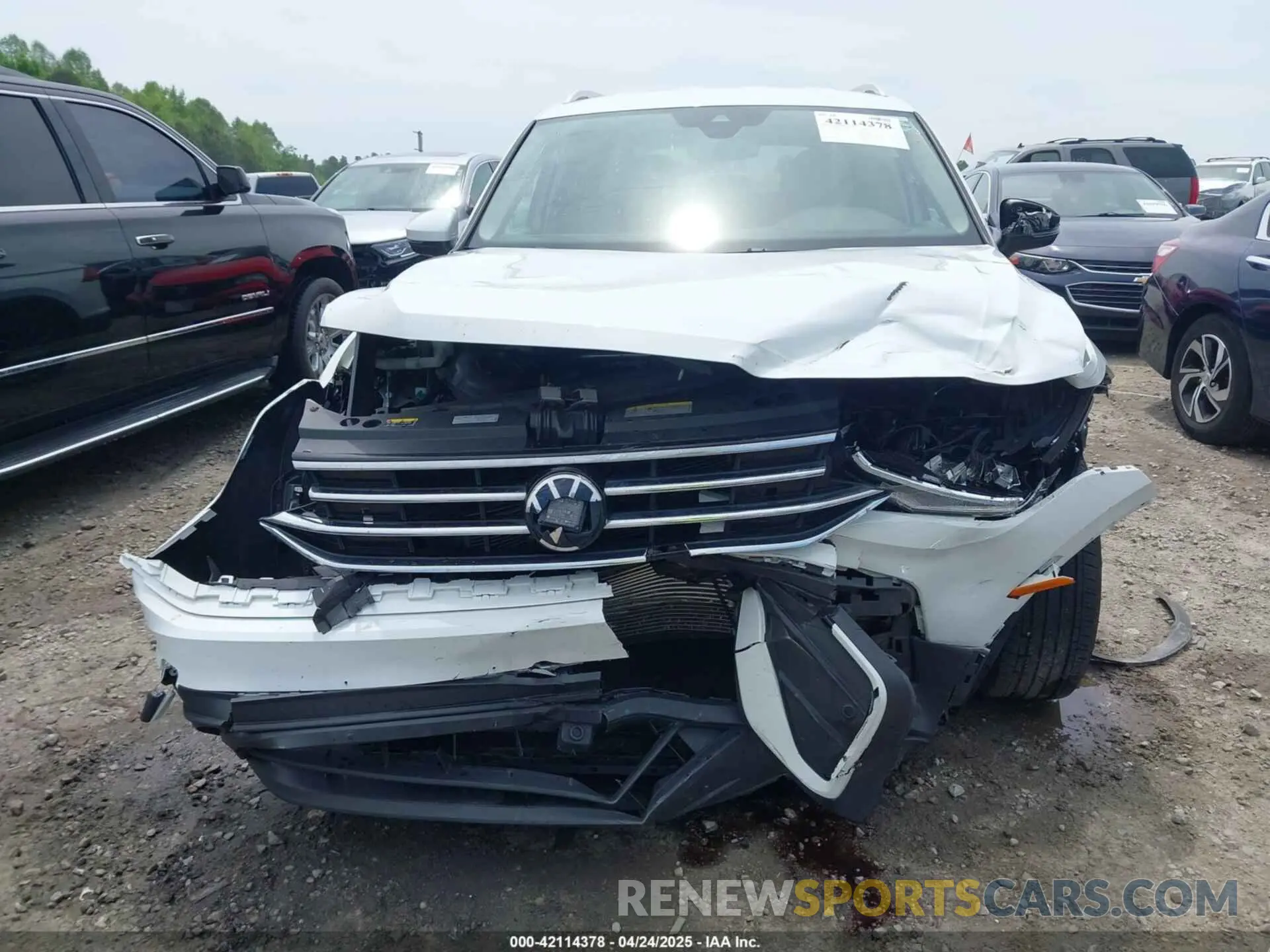 13 Photograph of a damaged car 3VV3B7AX3NM176770 VOLKSWAGEN TIGUAN 2022