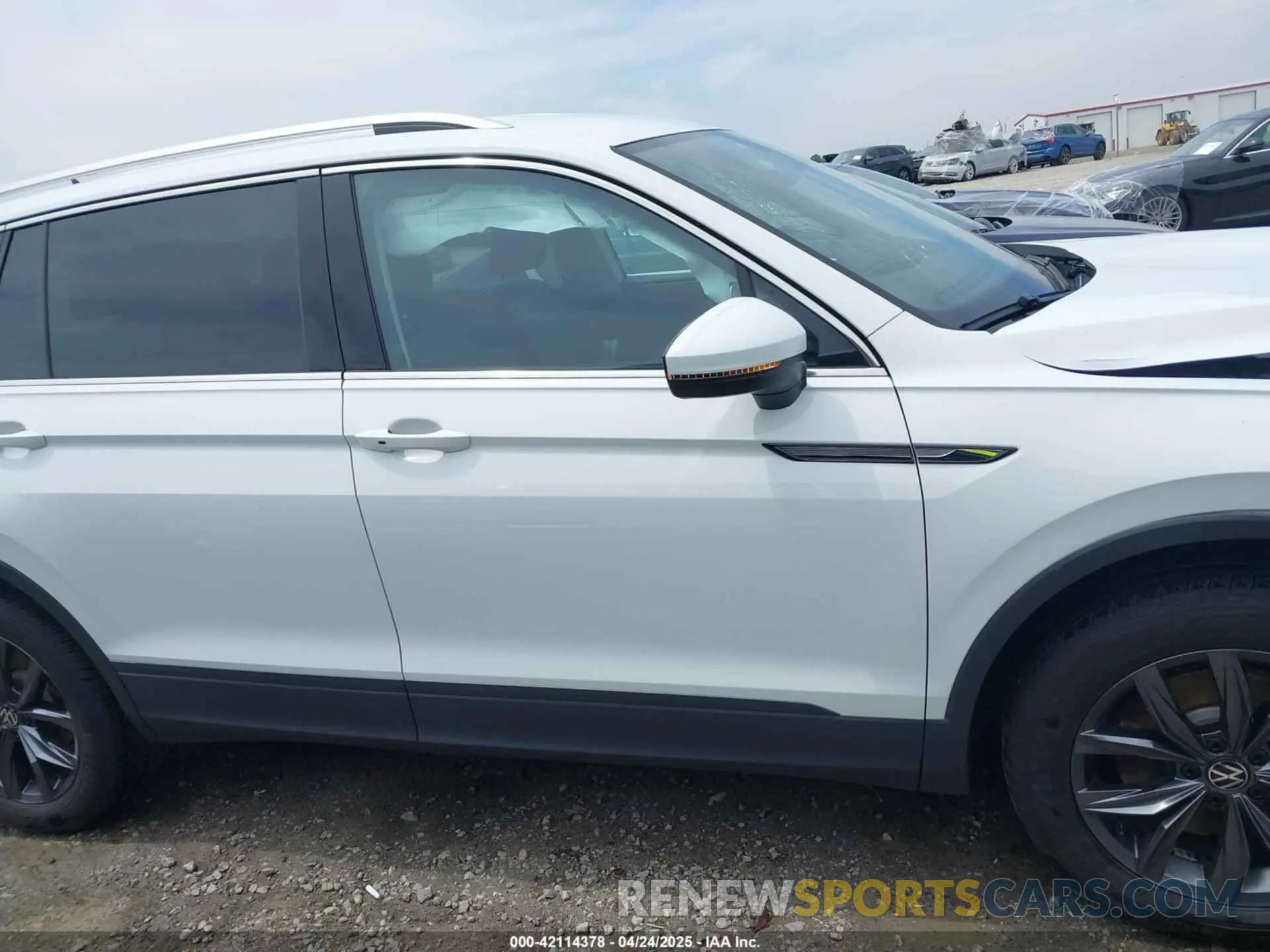 14 Photograph of a damaged car 3VV3B7AX3NM176770 VOLKSWAGEN TIGUAN 2022
