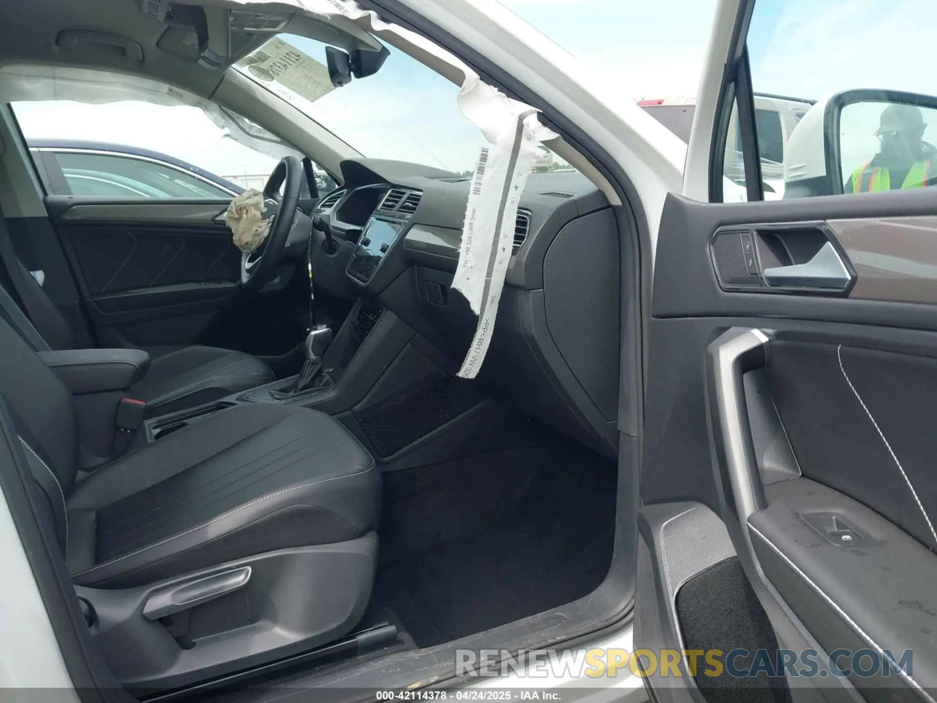 5 Photograph of a damaged car 3VV3B7AX3NM176770 VOLKSWAGEN TIGUAN 2022