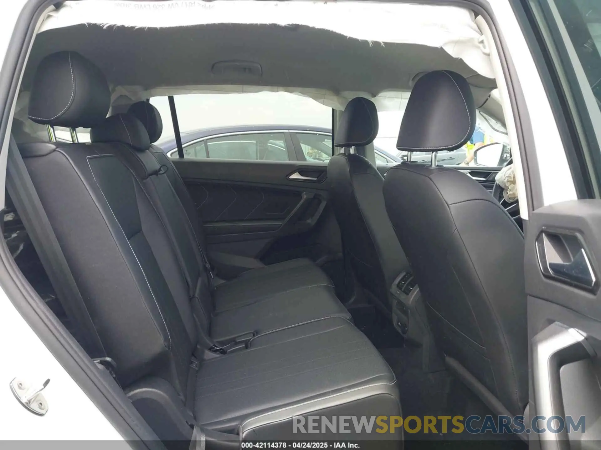 8 Photograph of a damaged car 3VV3B7AX3NM176770 VOLKSWAGEN TIGUAN 2022