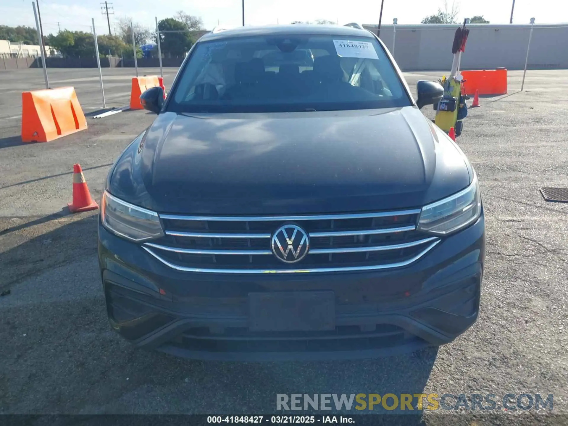 12 Photograph of a damaged car 3VV3B7AX5NM042455 VOLKSWAGEN TIGUAN 2022