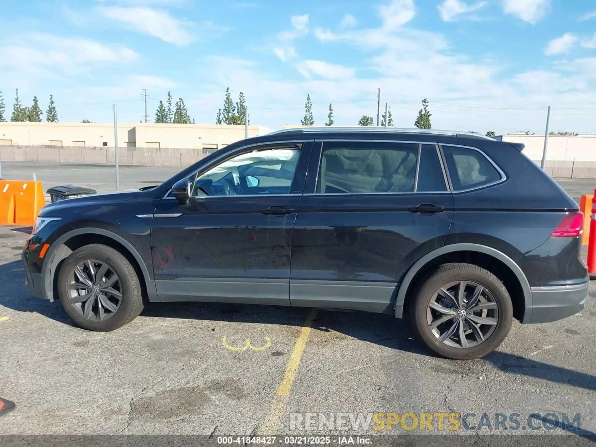 14 Photograph of a damaged car 3VV3B7AX5NM042455 VOLKSWAGEN TIGUAN 2022