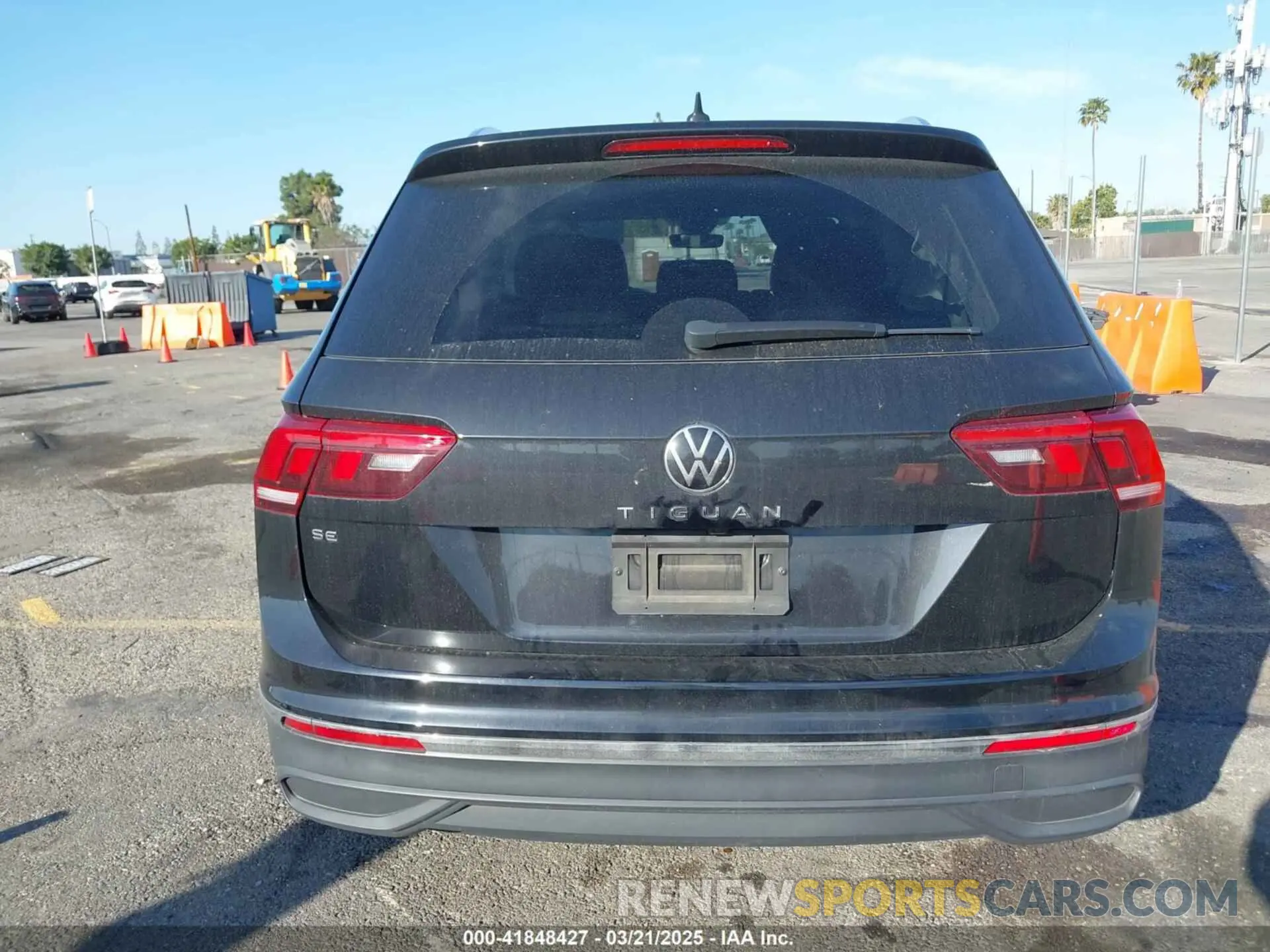 16 Photograph of a damaged car 3VV3B7AX5NM042455 VOLKSWAGEN TIGUAN 2022
