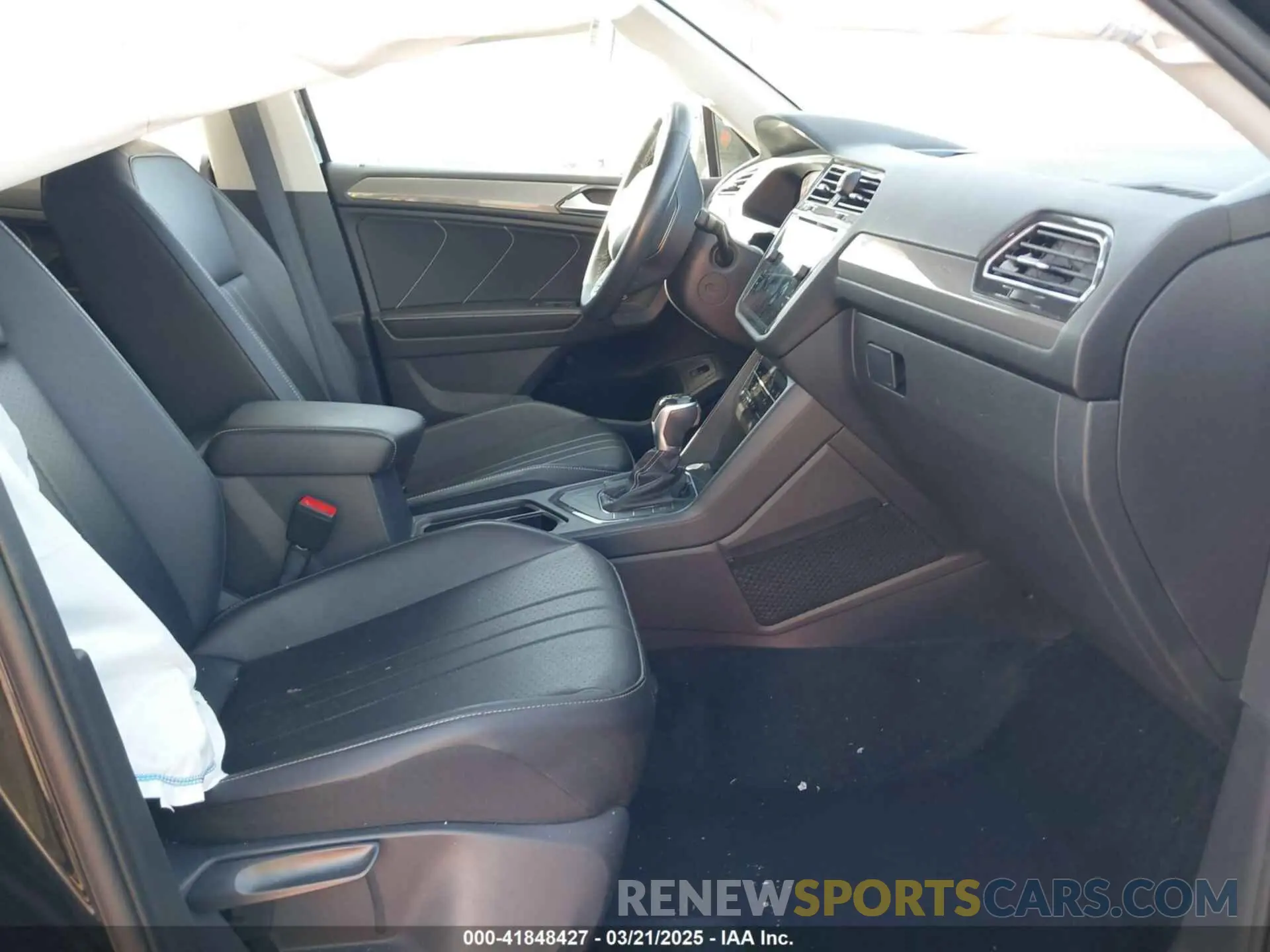 5 Photograph of a damaged car 3VV3B7AX5NM042455 VOLKSWAGEN TIGUAN 2022