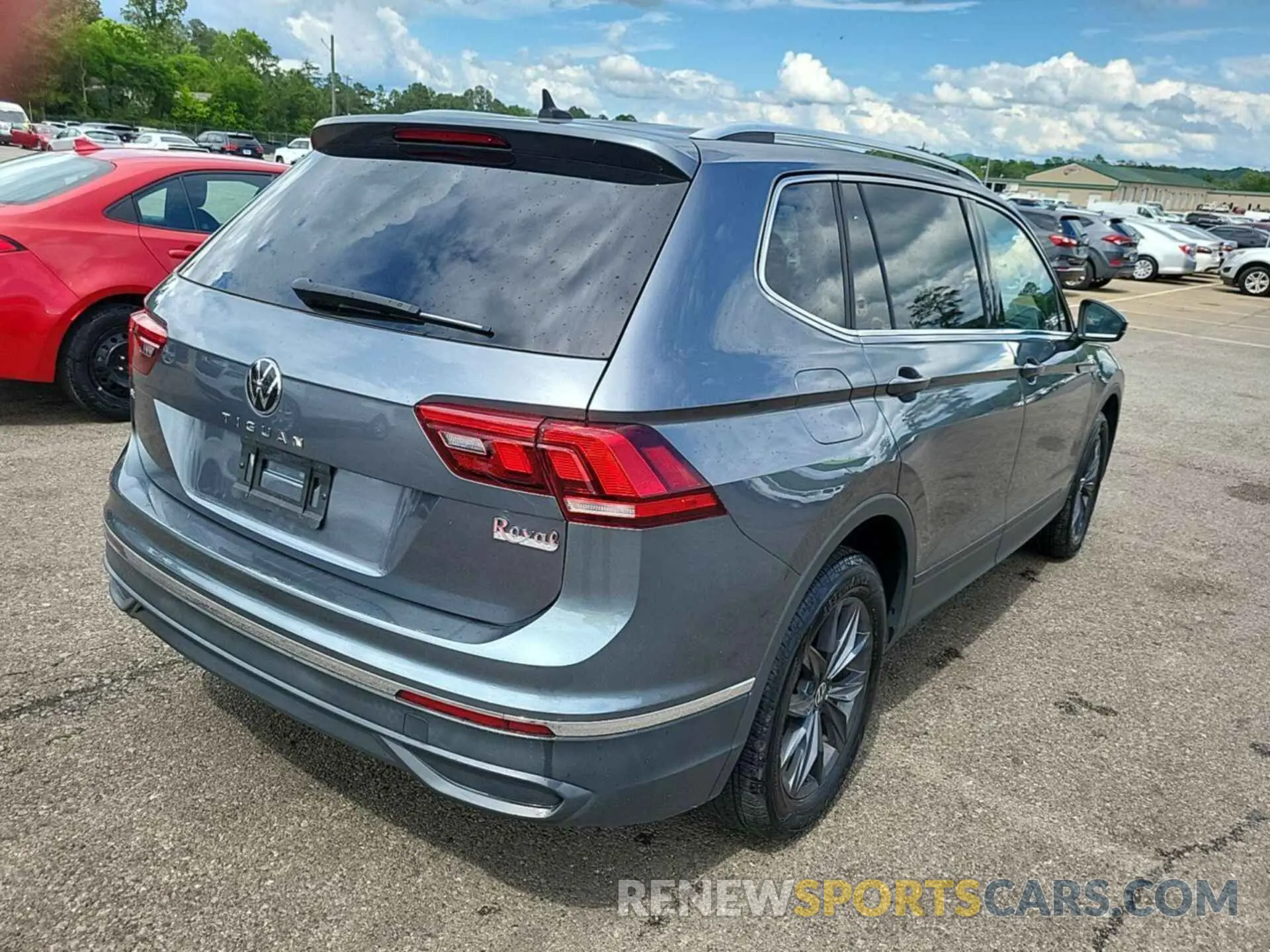 18 Photograph of a damaged car 3VV3B7AX5NM083183 VOLKSWAGEN TIGUAN 2022