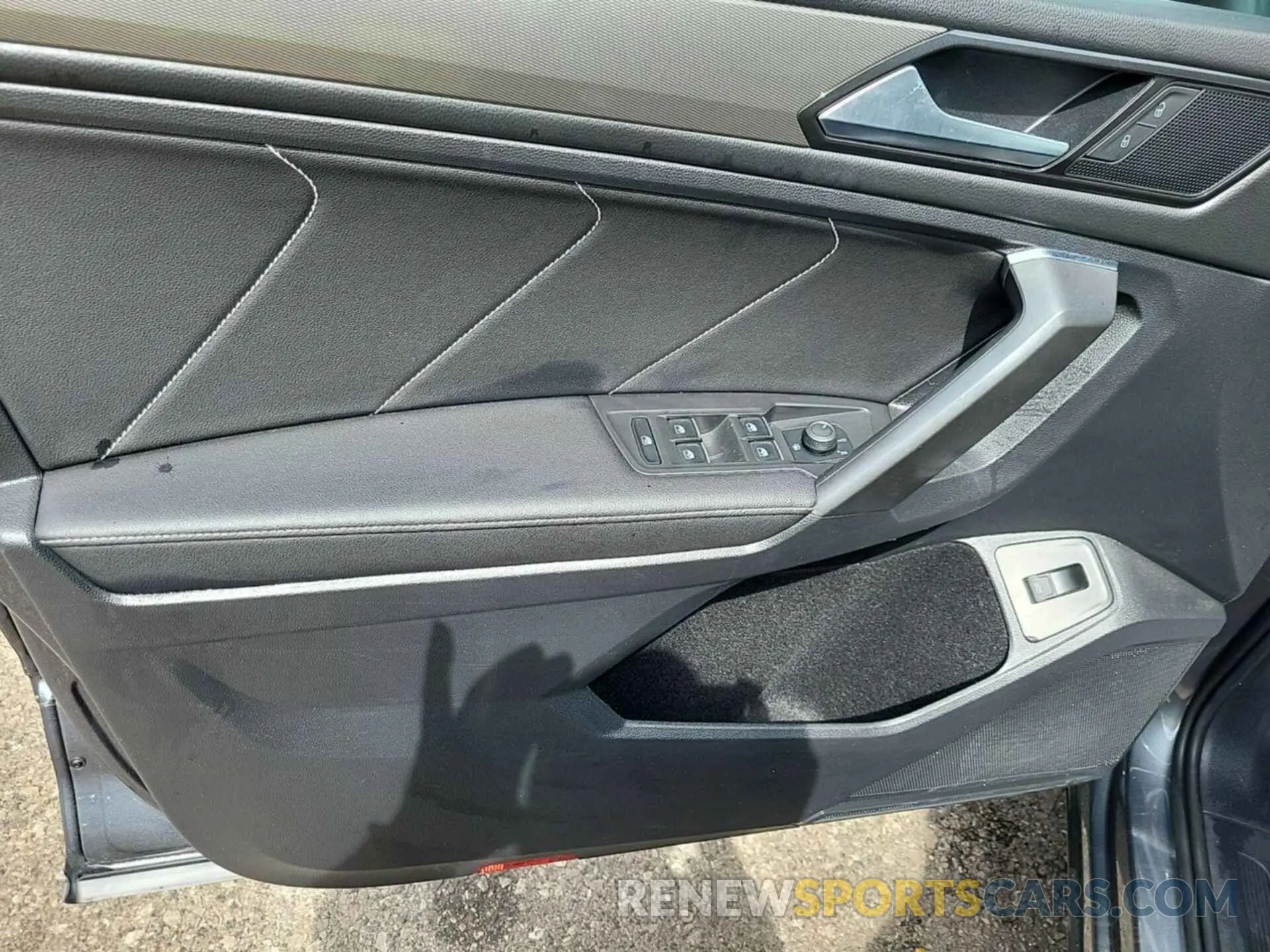 29 Photograph of a damaged car 3VV3B7AX5NM083183 VOLKSWAGEN TIGUAN 2022