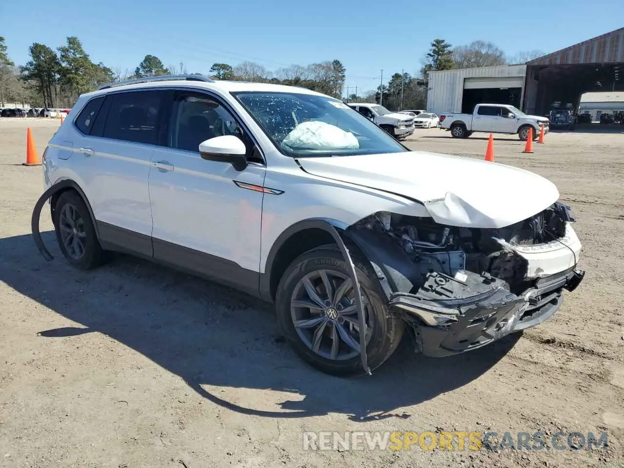 4 Photograph of a damaged car 3VV3B7AX6NM014132 VOLKSWAGEN TIGUAN 2022