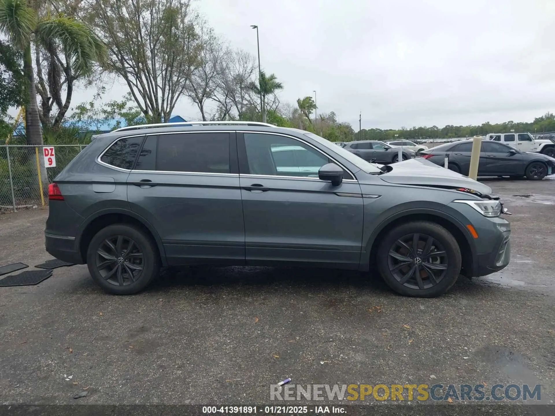 13 Photograph of a damaged car 3VV3B7AX6NM070815 VOLKSWAGEN TIGUAN 2022