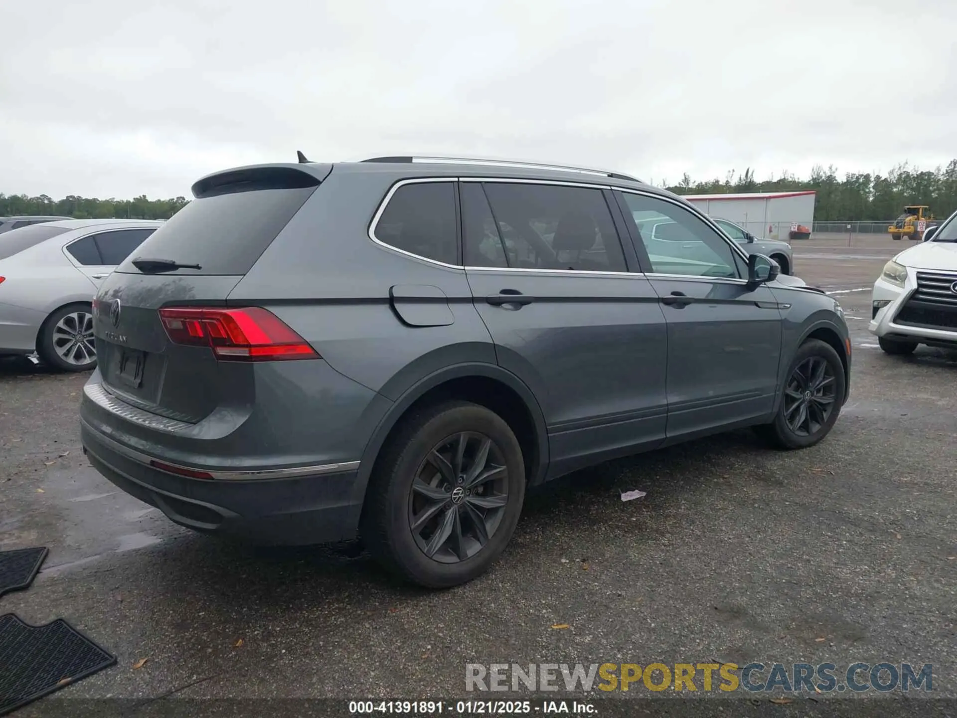 4 Photograph of a damaged car 3VV3B7AX6NM070815 VOLKSWAGEN TIGUAN 2022