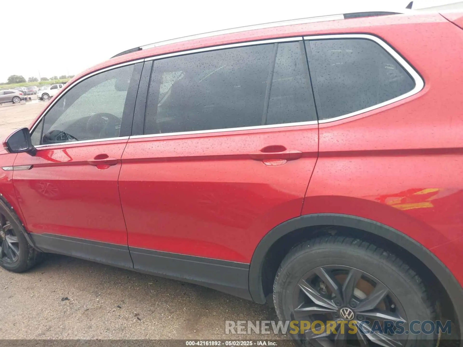 13 Photograph of a damaged car 3VV3B7AX7NM170227 VOLKSWAGEN TIGUAN 2022