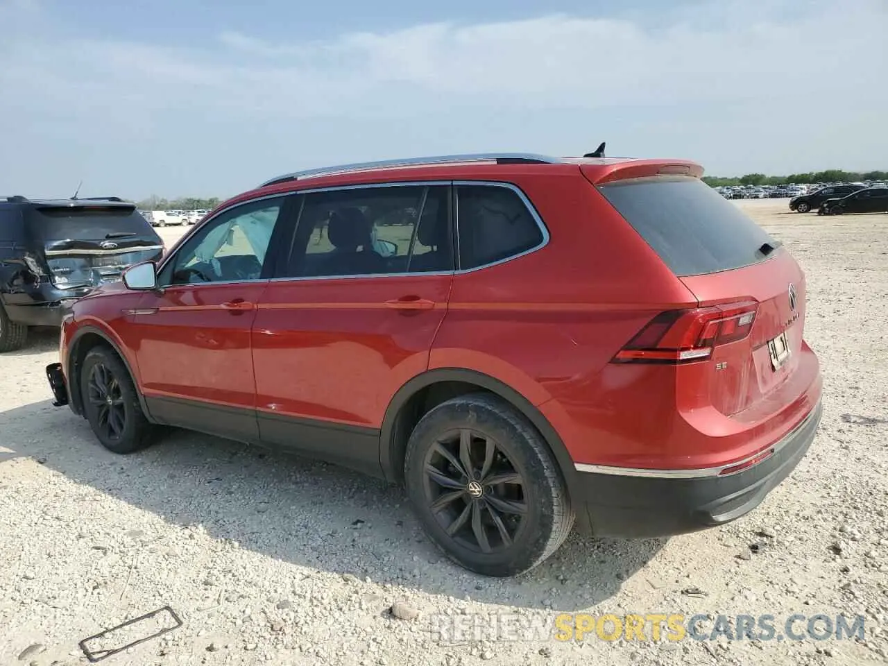 2 Photograph of a damaged car 3VV3B7AX8NM013029 VOLKSWAGEN TIGUAN 2022