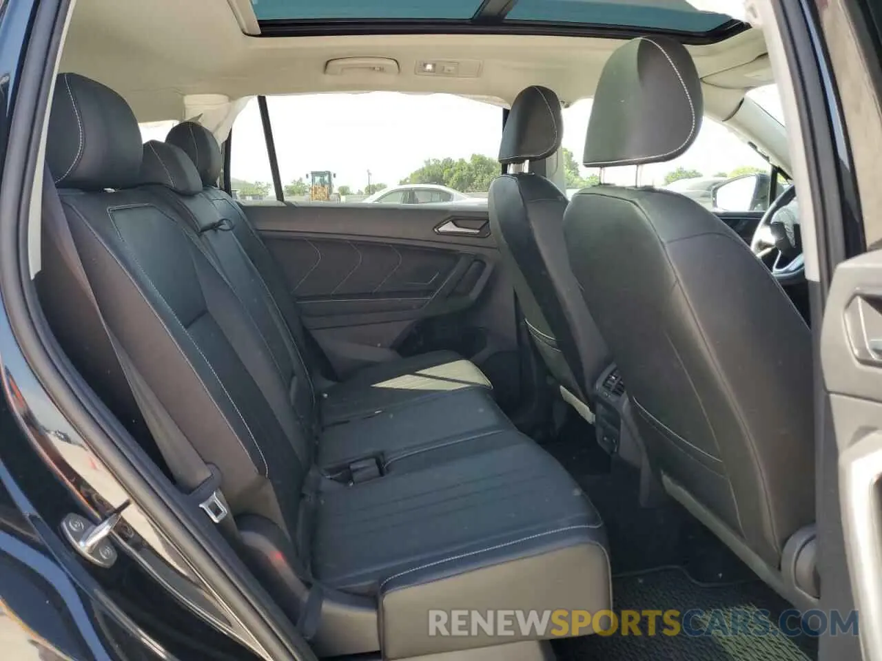 11 Photograph of a damaged car 3VV3B7AX8NM121859 VOLKSWAGEN TIGUAN 2022