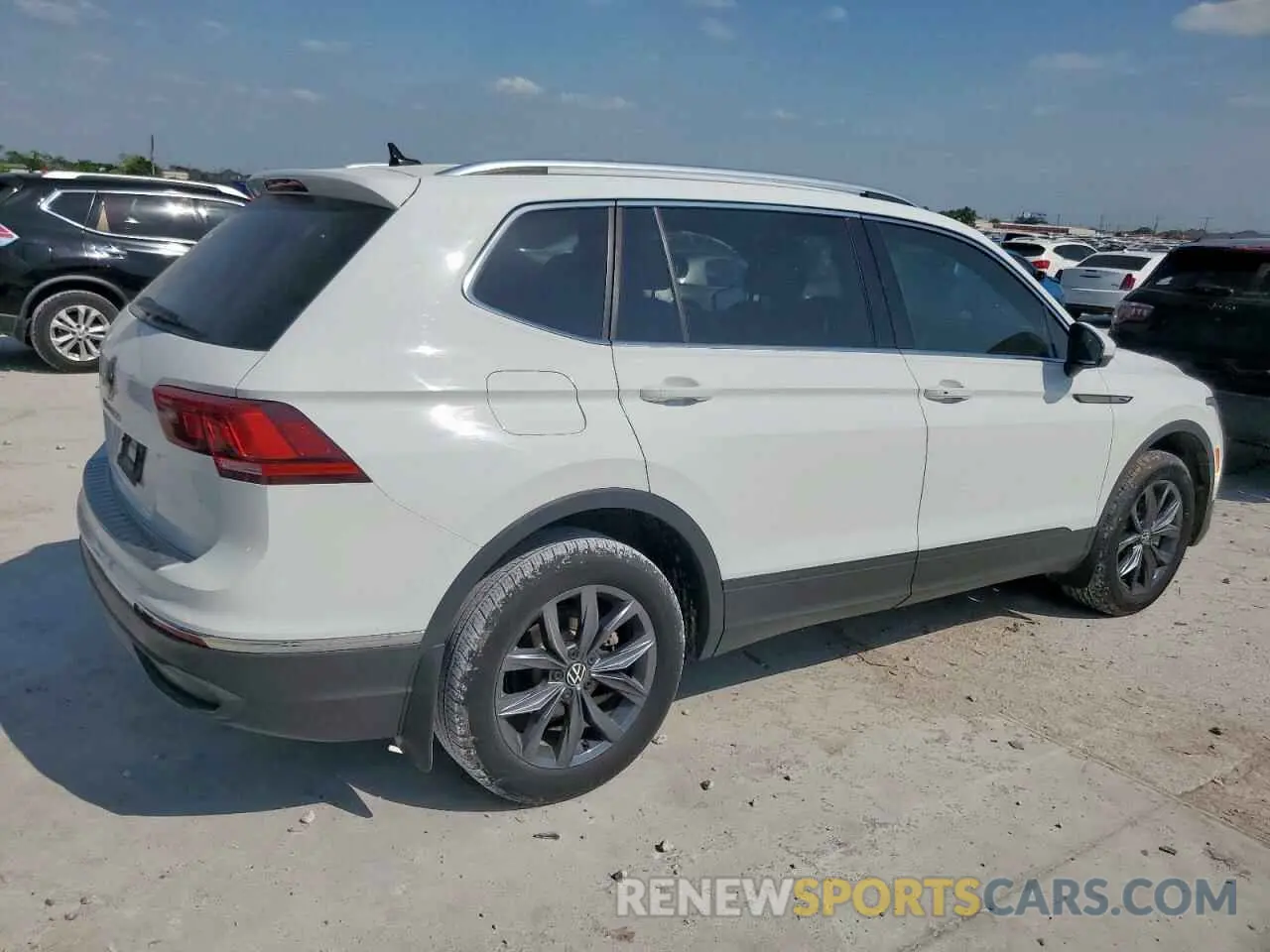 3 Photograph of a damaged car 3VV3B7AX8NM162220 VOLKSWAGEN TIGUAN 2022