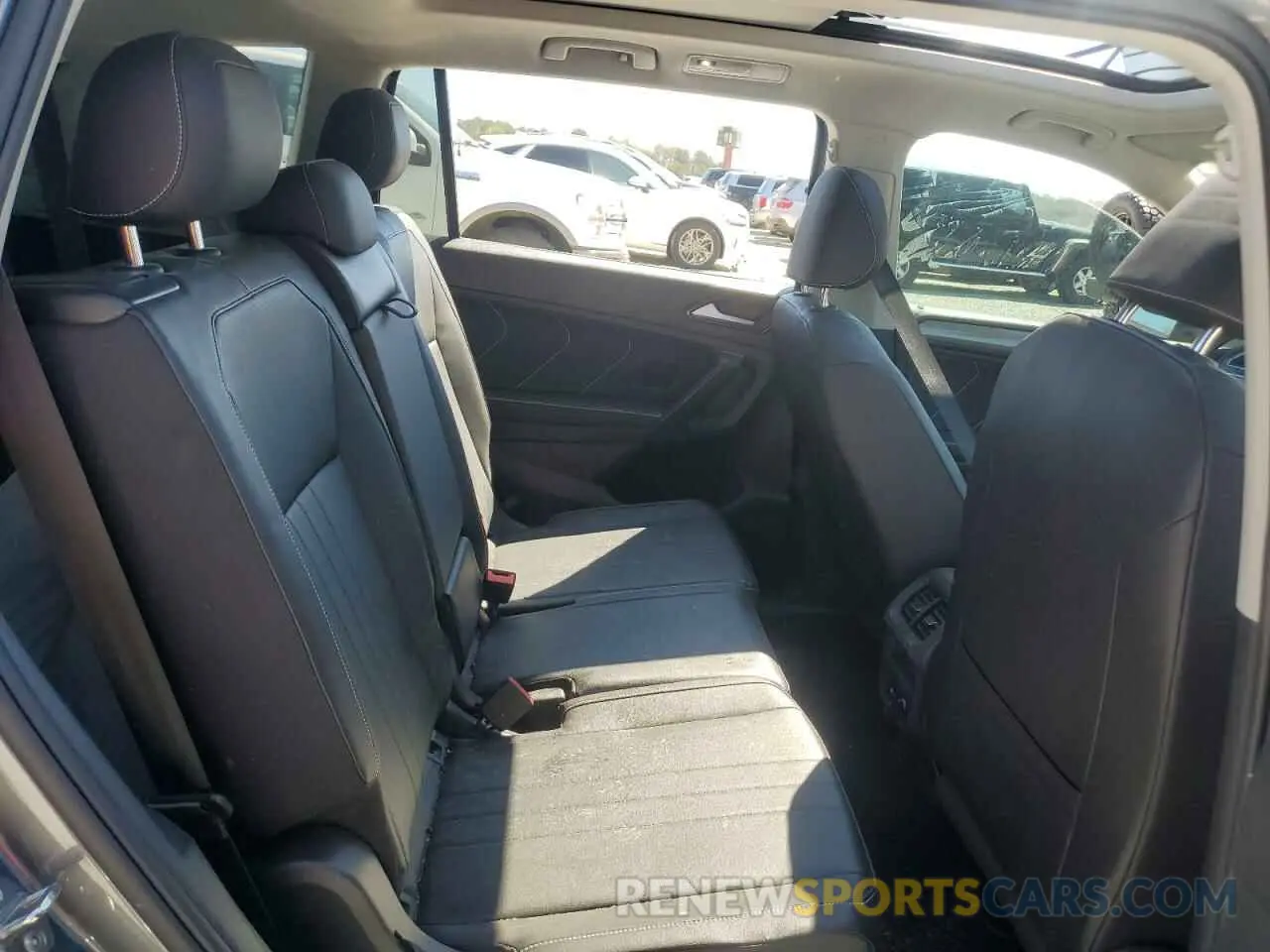 11 Photograph of a damaged car 3VV3B7AX9NM100003 VOLKSWAGEN TIGUAN 2022