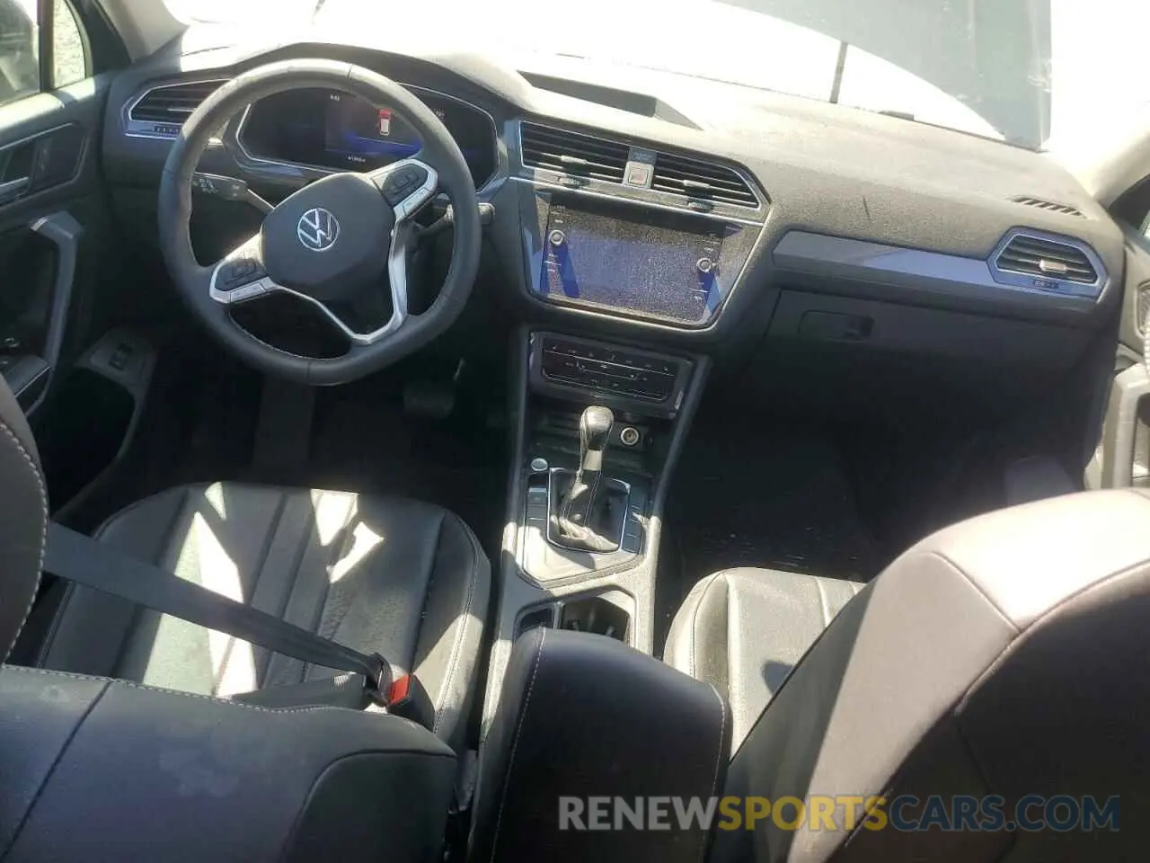 8 Photograph of a damaged car 3VV3B7AX9NM100003 VOLKSWAGEN TIGUAN 2022
