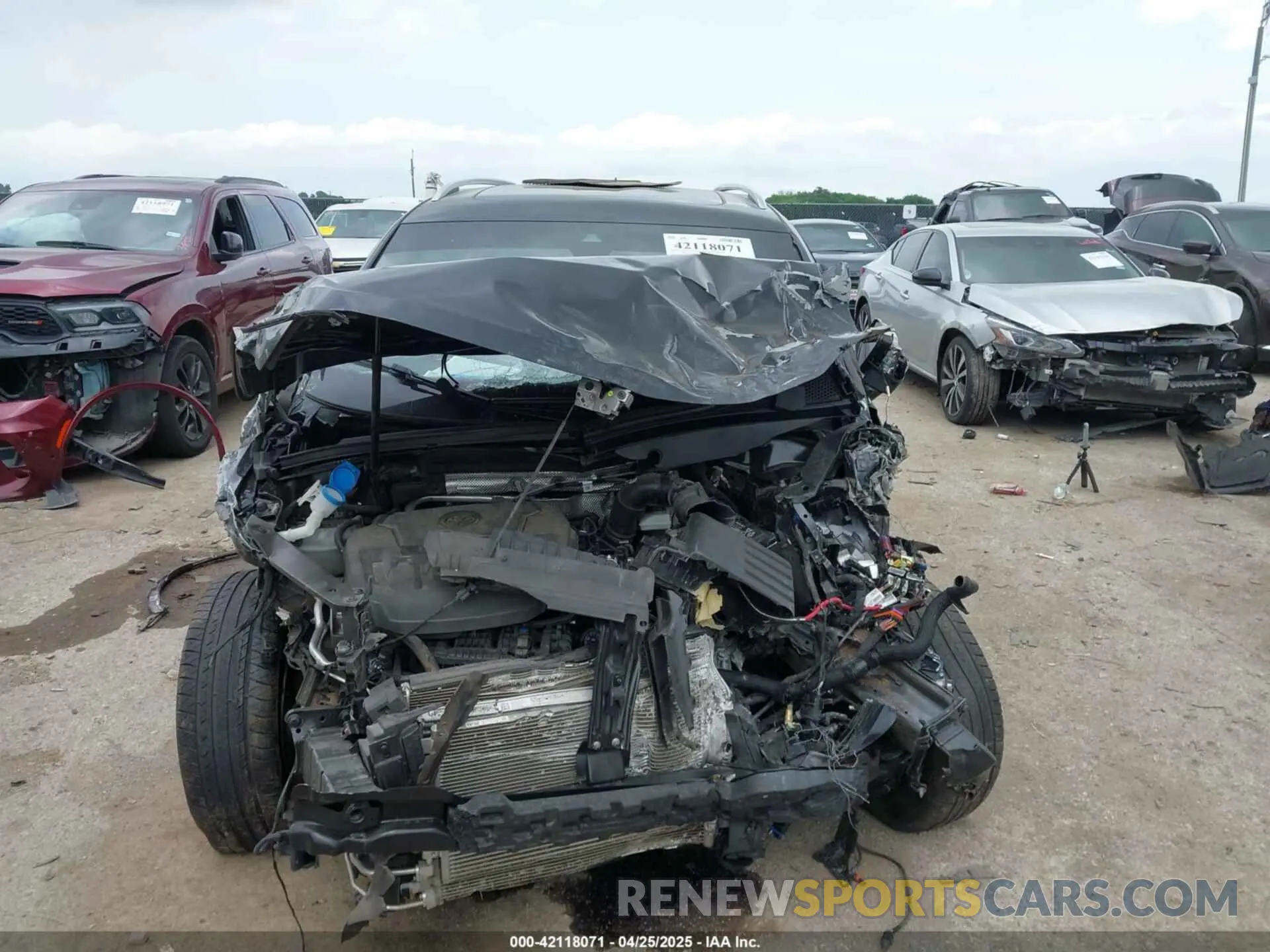 12 Photograph of a damaged car 3VV3B7AXXNM117019 VOLKSWAGEN TIGUAN 2022