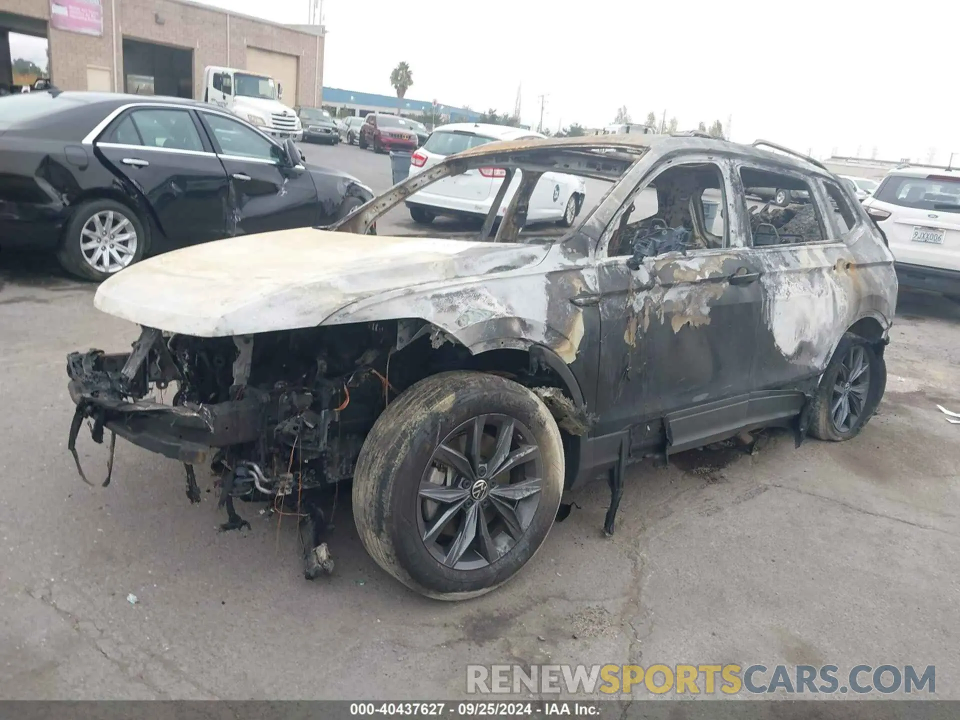 2 Photograph of a damaged car 3VV3B7AXXNM163448 VOLKSWAGEN TIGUAN 2022