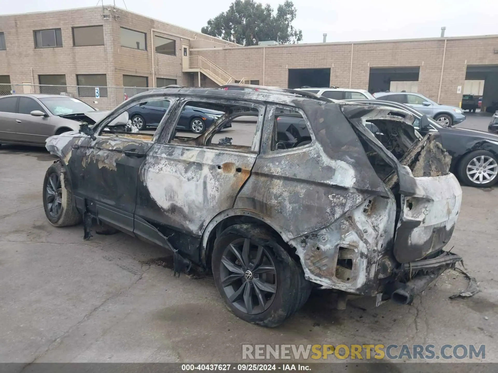 3 Photograph of a damaged car 3VV3B7AXXNM163448 VOLKSWAGEN TIGUAN 2022