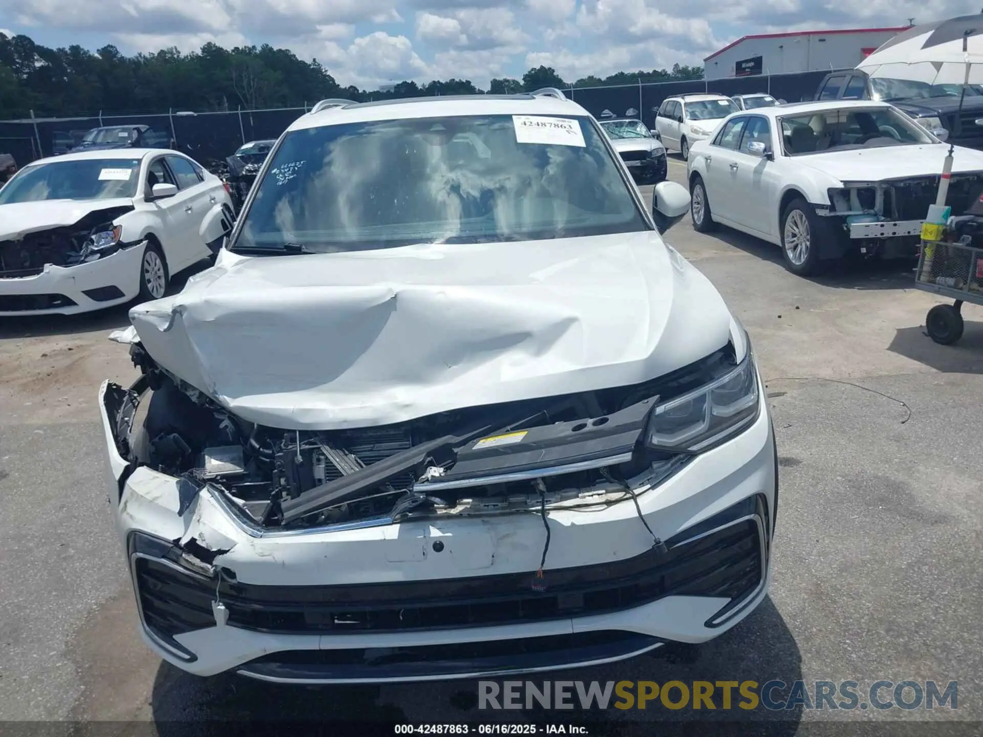 12 Photograph of a damaged car 3VV4B7AX1NM018304 VOLKSWAGEN TIGUAN 2022